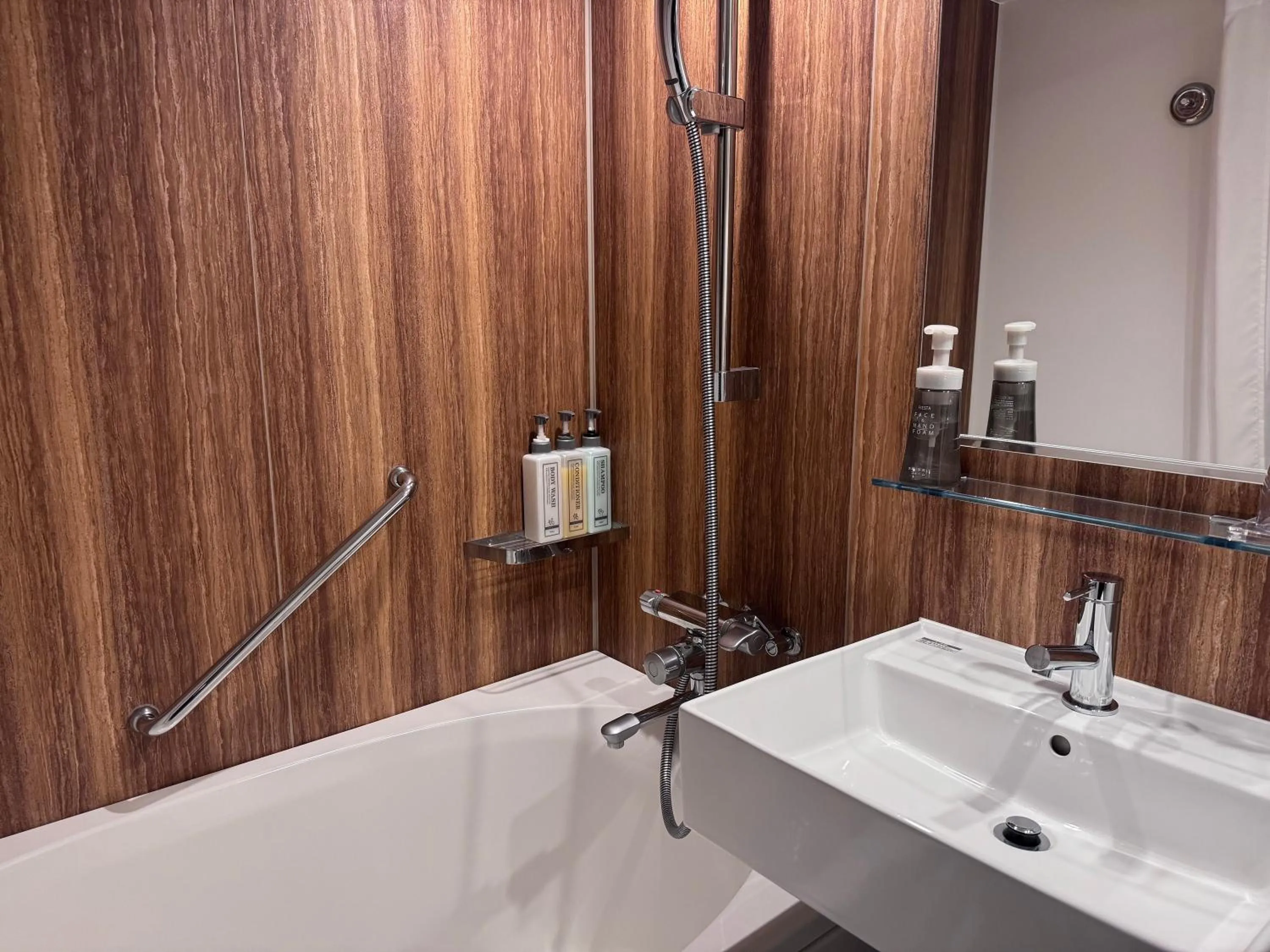 Bathroom in Hotel Keihan Tenmabashi Ekimae