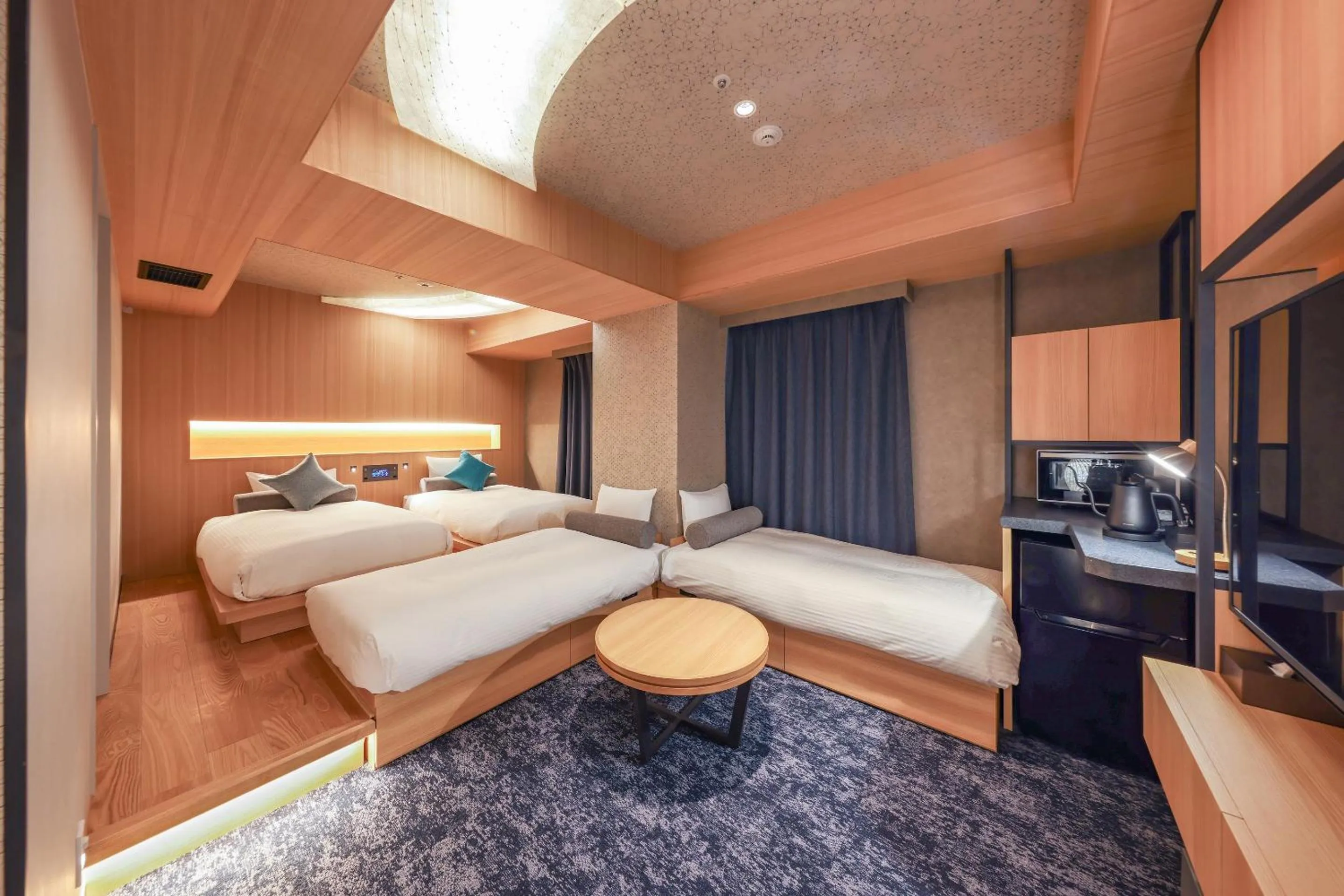 Photo of the whole room, Bed in Hotel Keihan Tenmabashi Ekimae