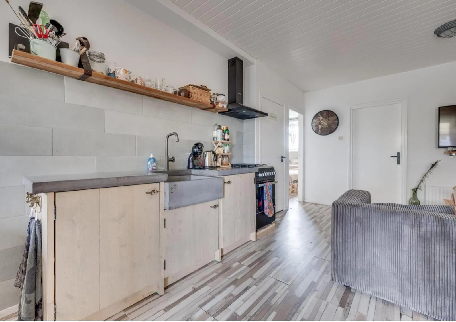 Kitchen or kitchenette in Ride by the Sea Guesthouse