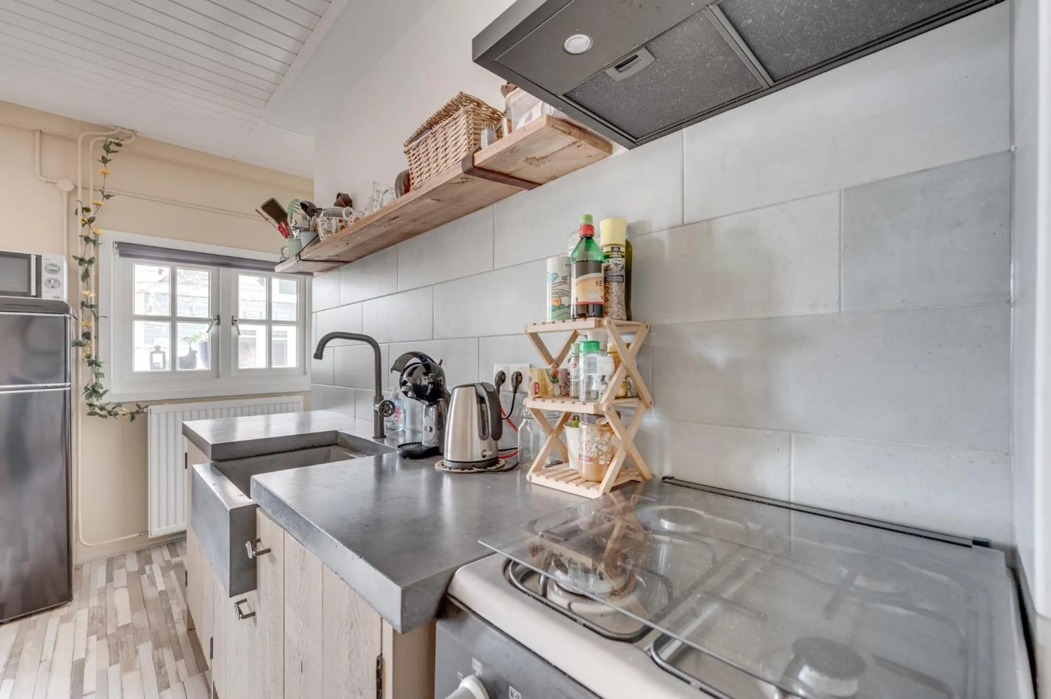 Kitchen or kitchenette in Ride by the Sea Guesthouse