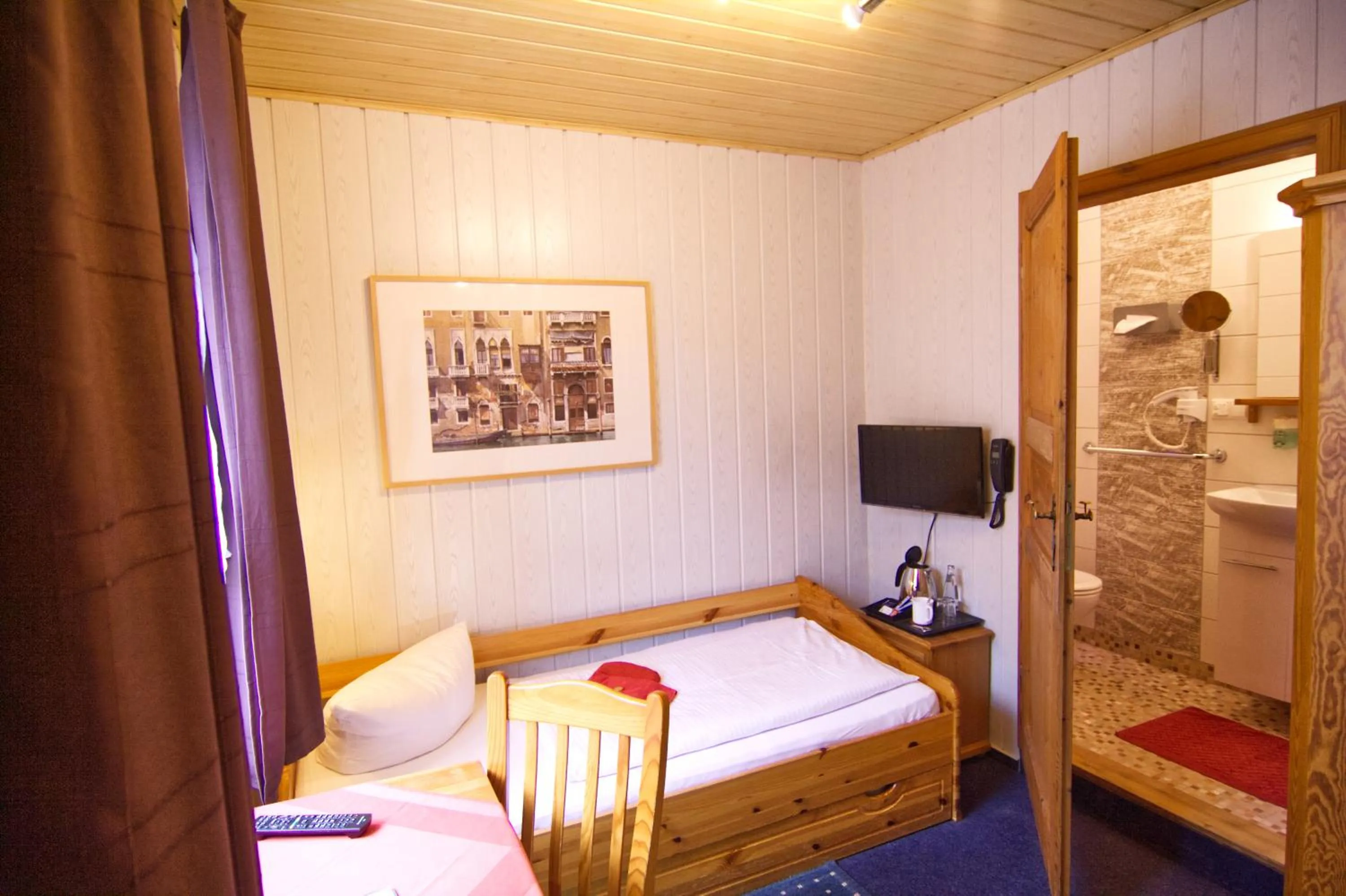 Photo of the whole room, Bed in Esprit Hotel