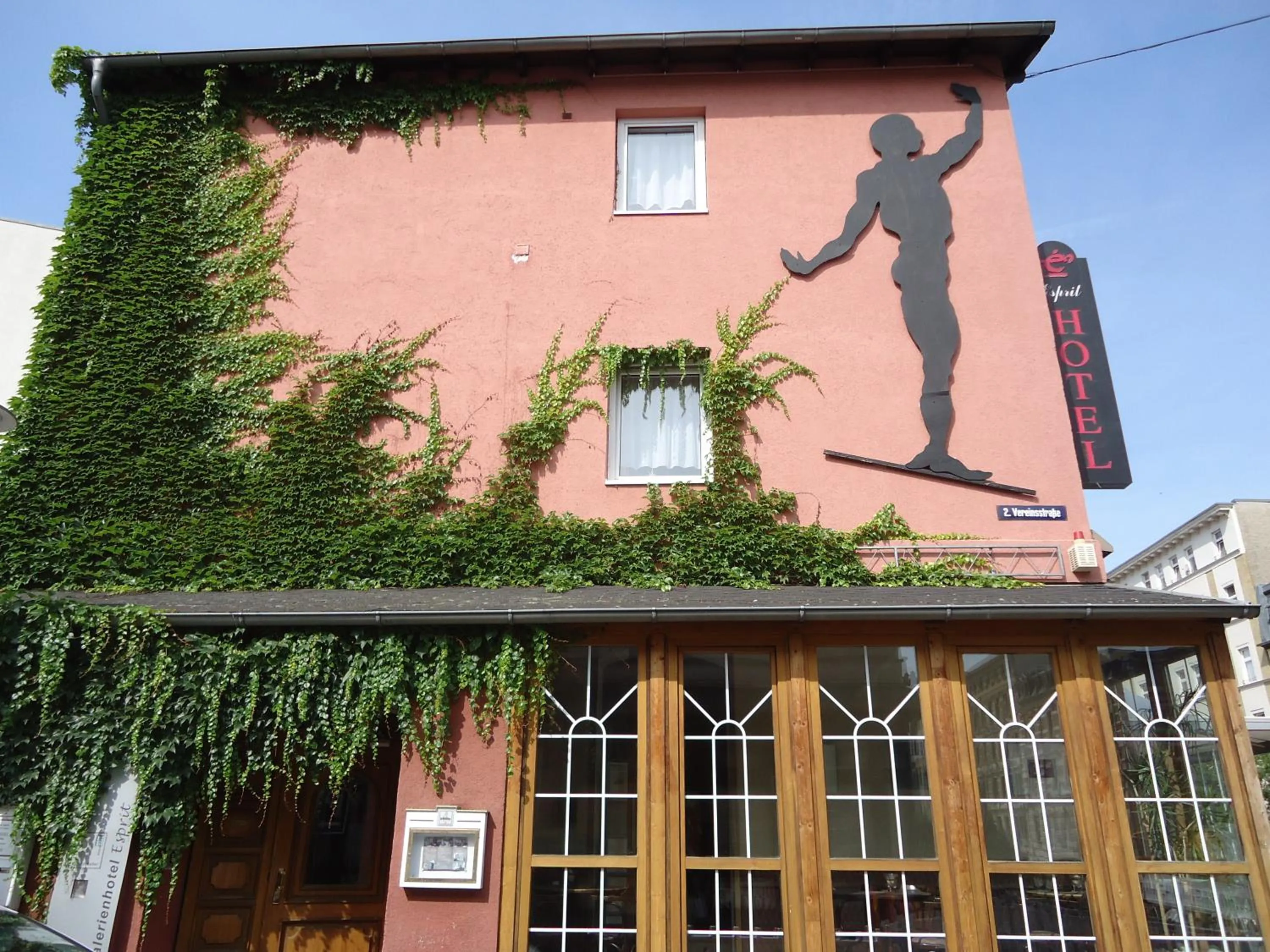 Facade/entrance in Esprit Hotel