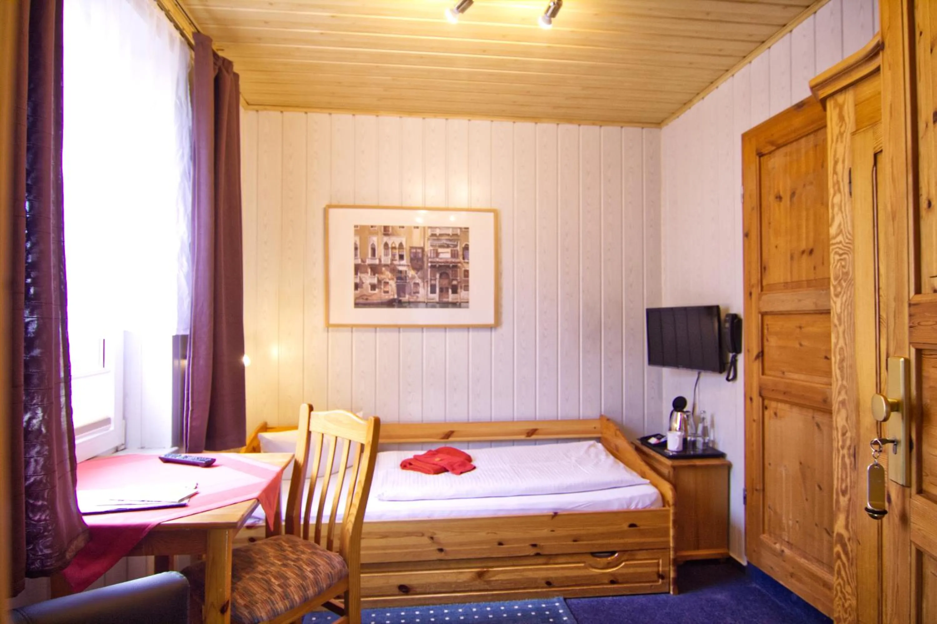 Photo of the whole room, Bed in Esprit Hotel