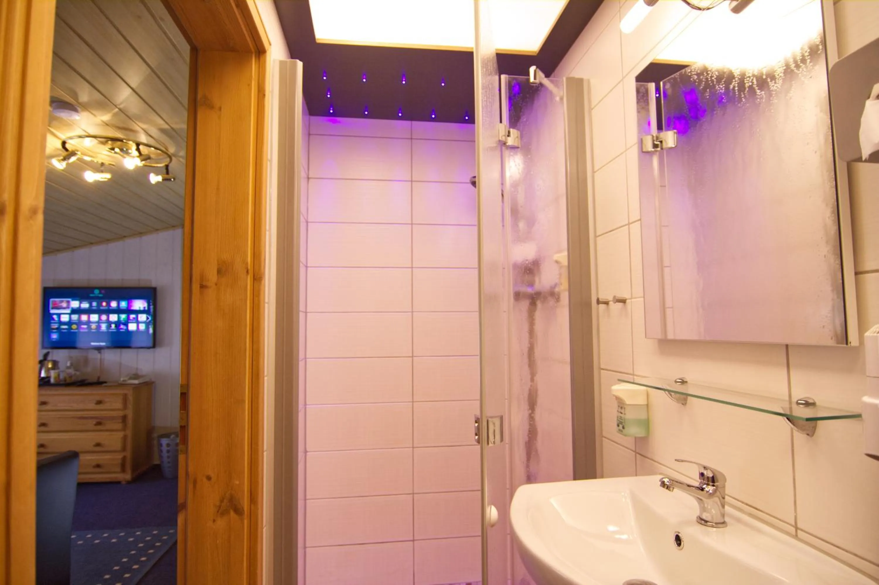 Shower in Esprit Hotel