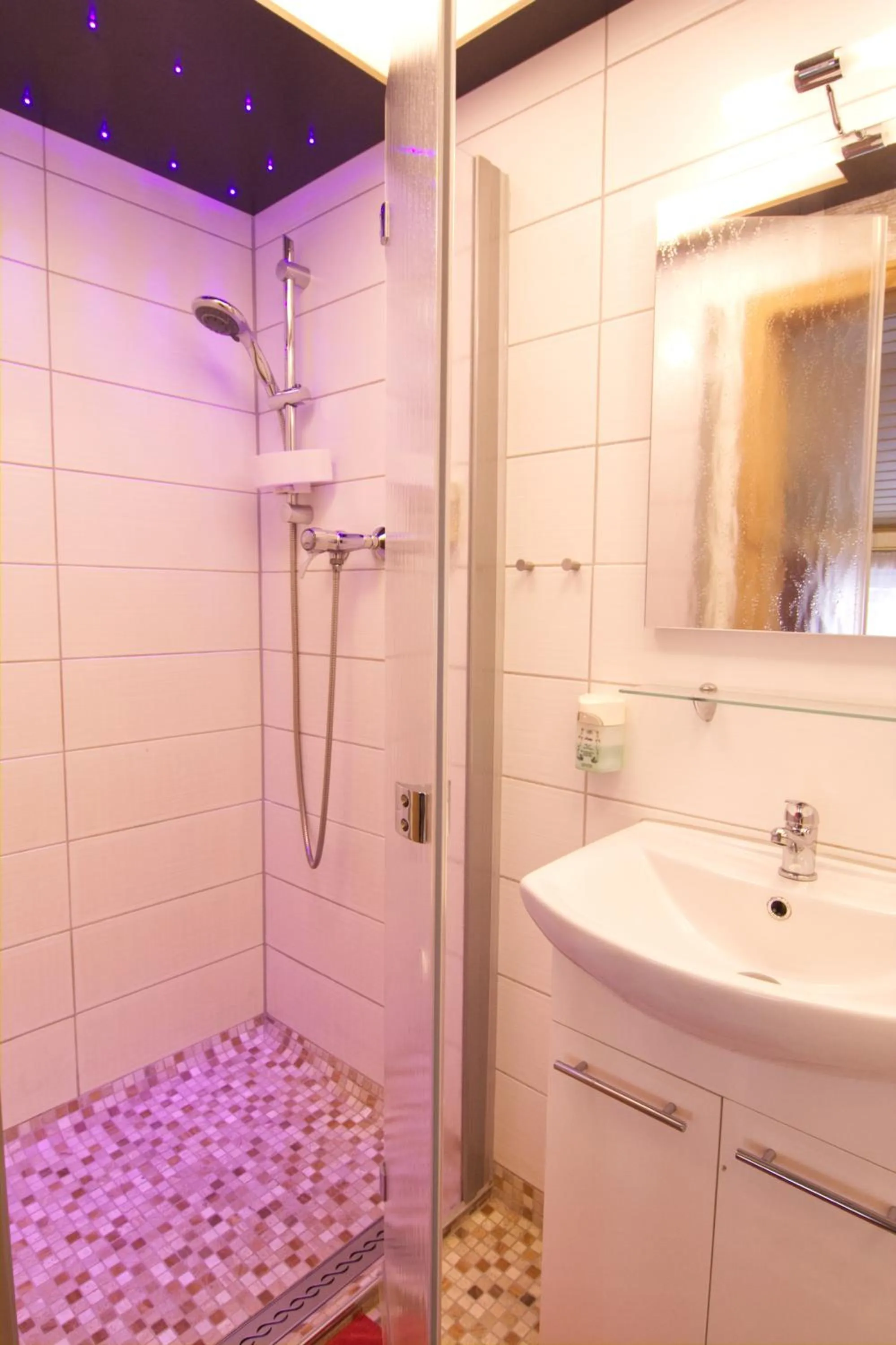 Shower in Esprit Hotel