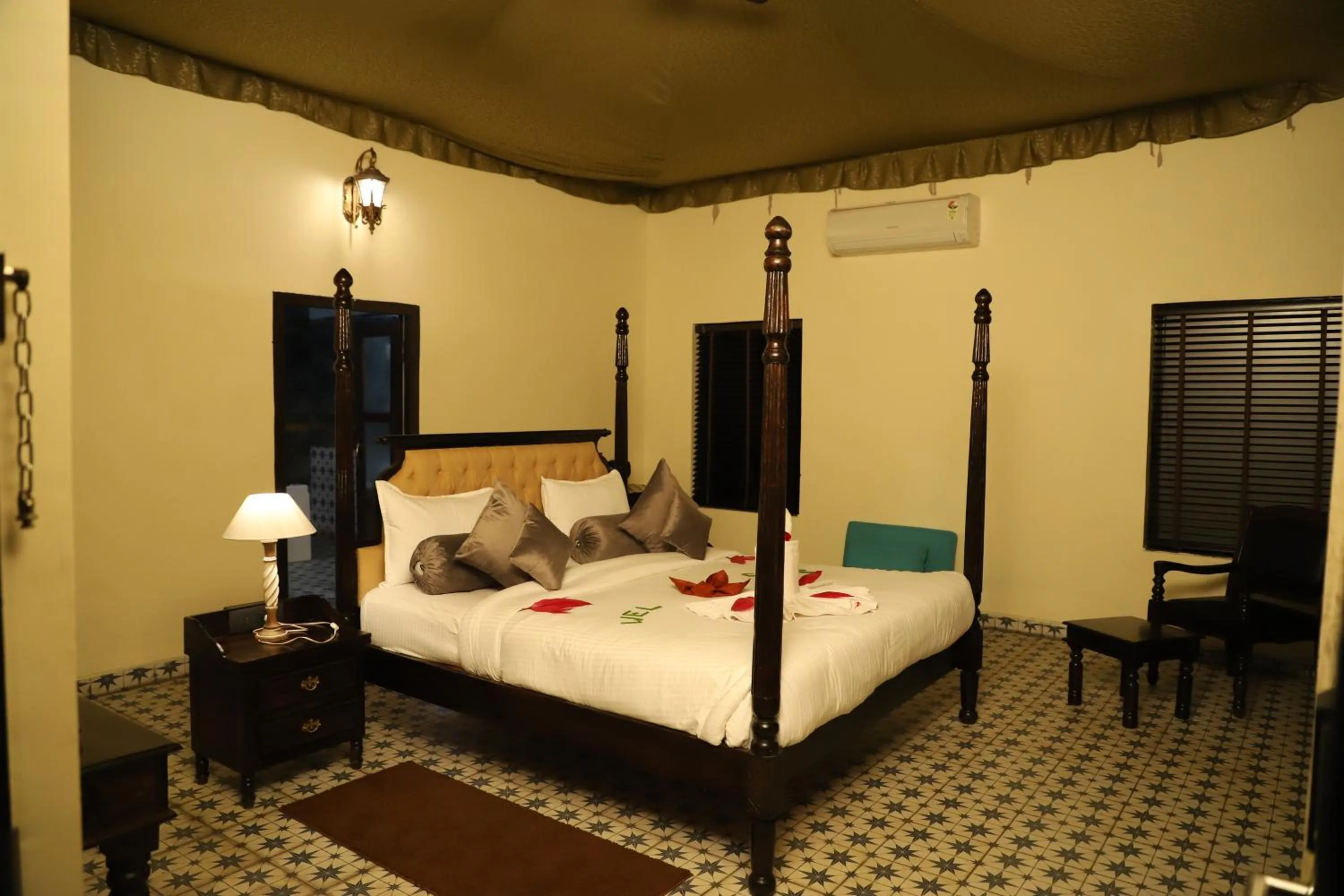 Bed in The Pench International