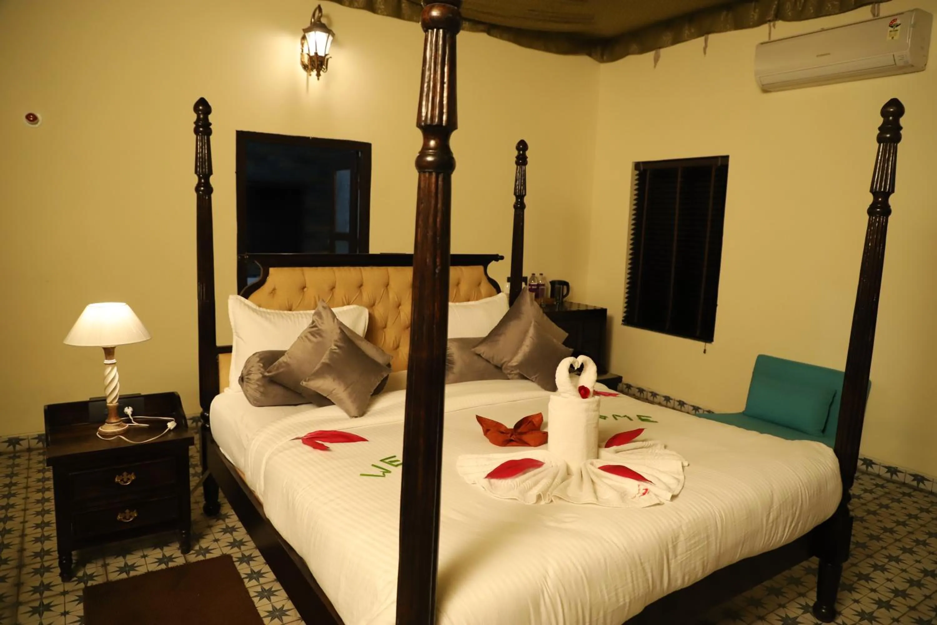 Bed in The Pench International