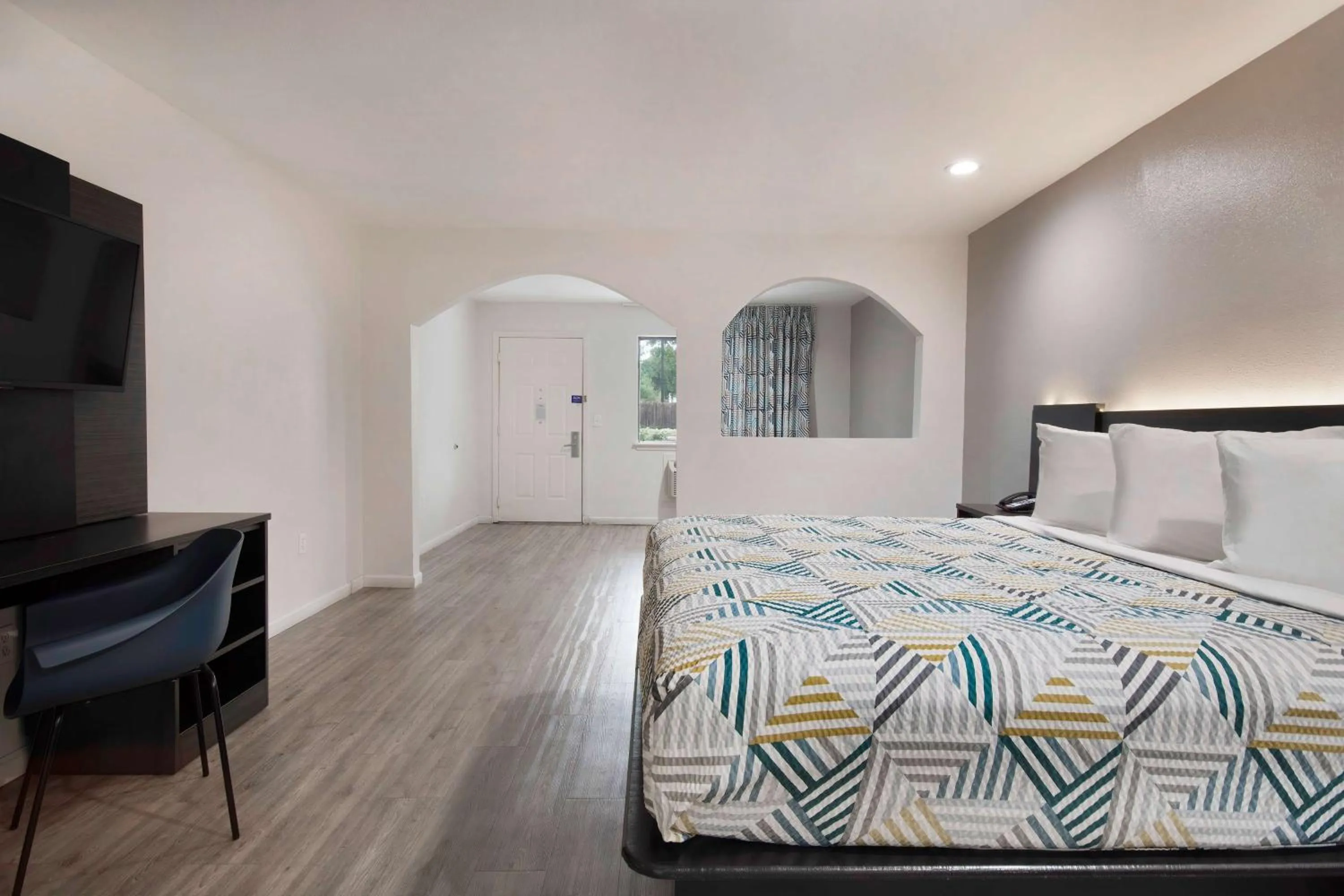 Bedroom, Bed in Motel 6 Houston, TX - I-10 West