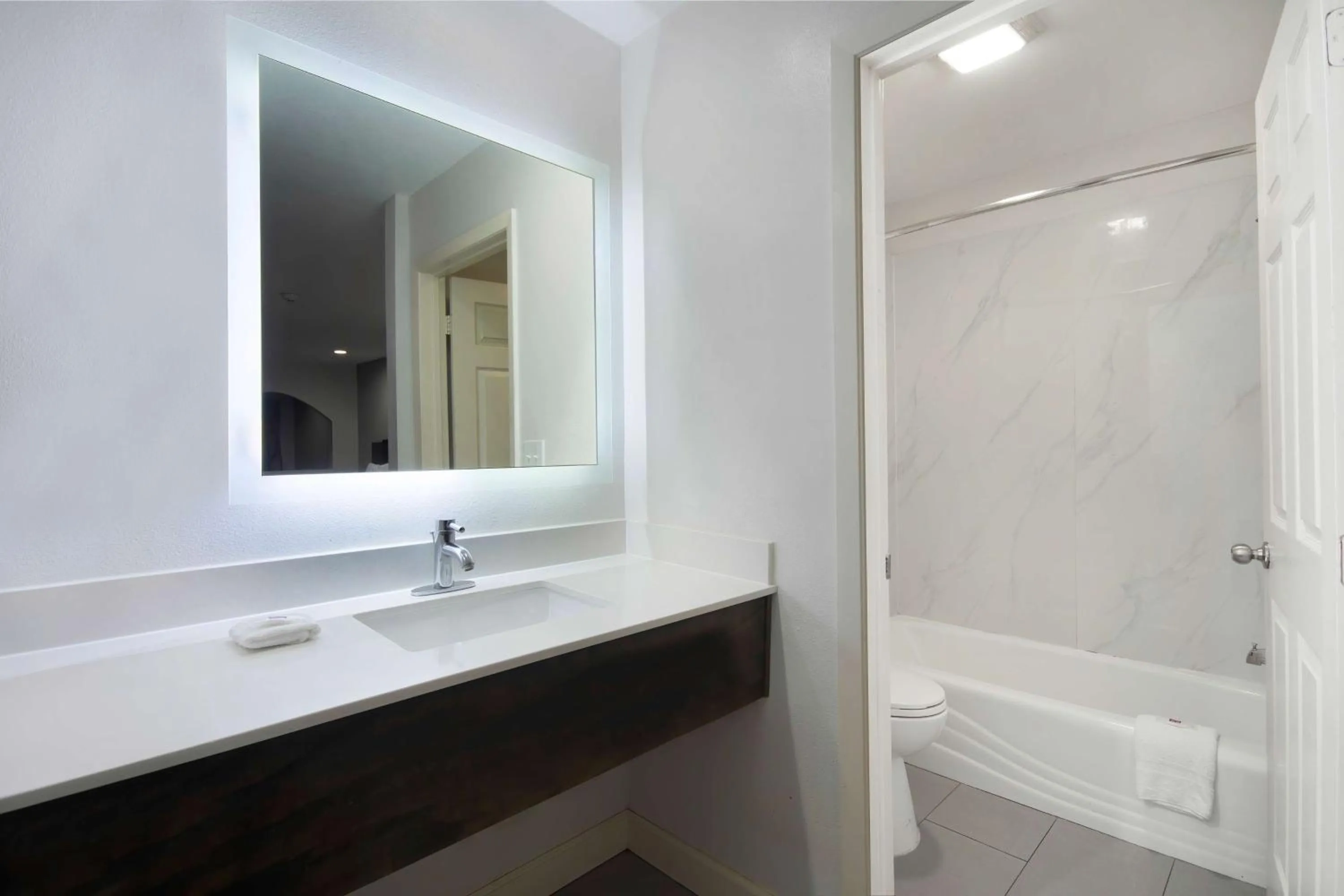 Bathroom in Motel 6 Houston, TX - I-10 West