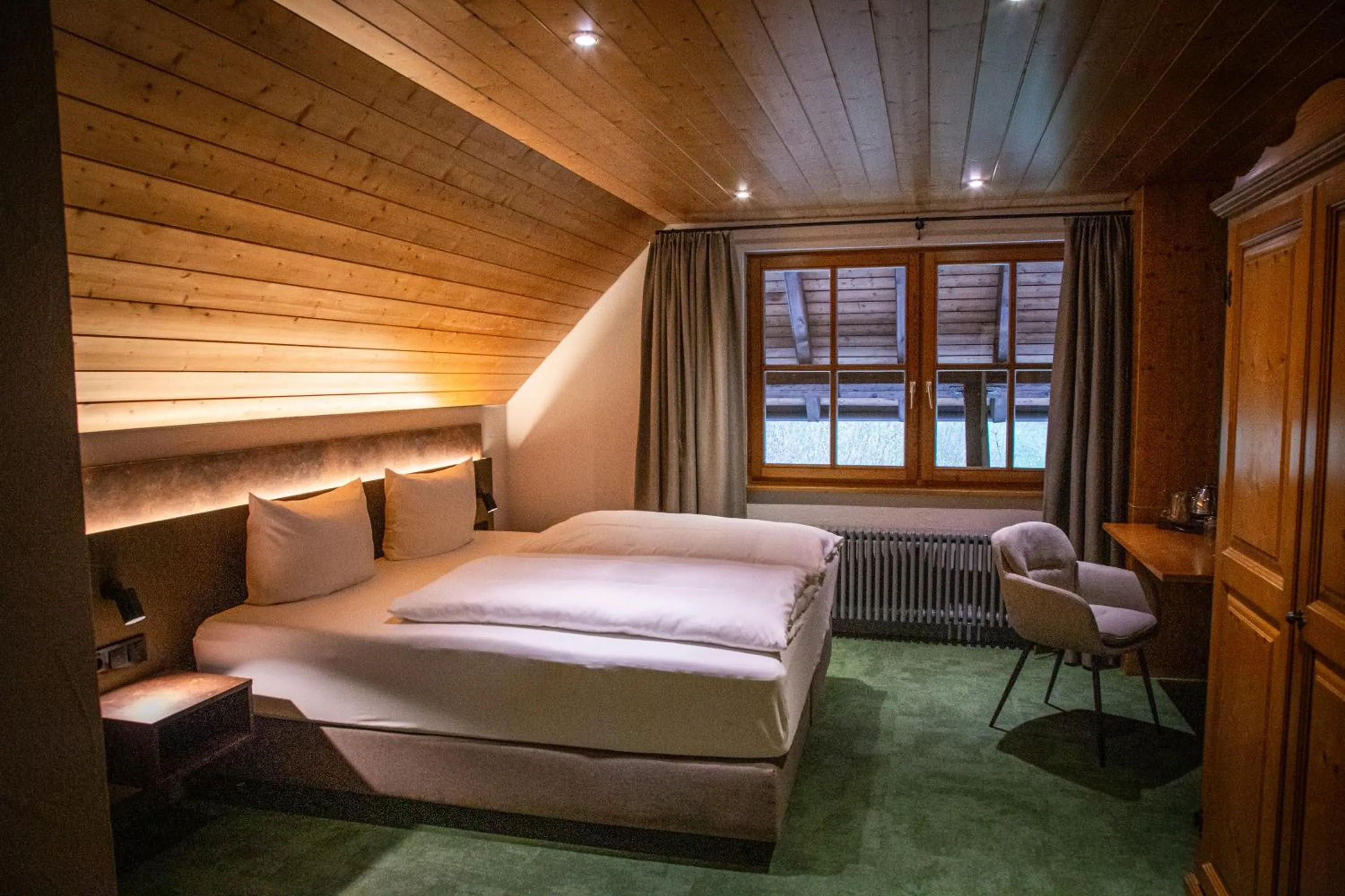 Photo of the whole room, Bed in Hotel Hofgut Sternen - Ravennaschlucht