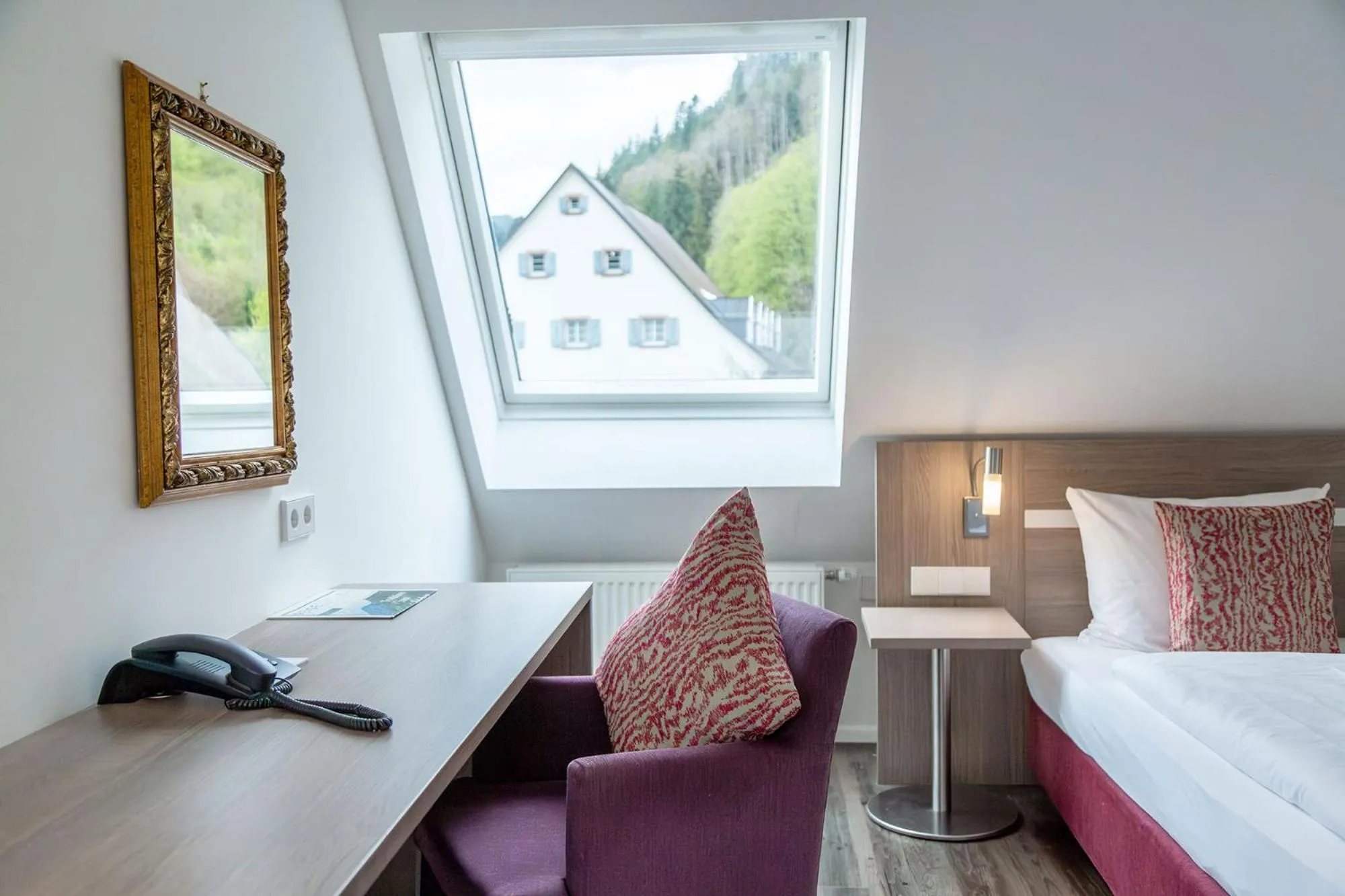 Photo of the whole room, Bed in Hotel Hofgut Sternen - Ravennaschlucht
