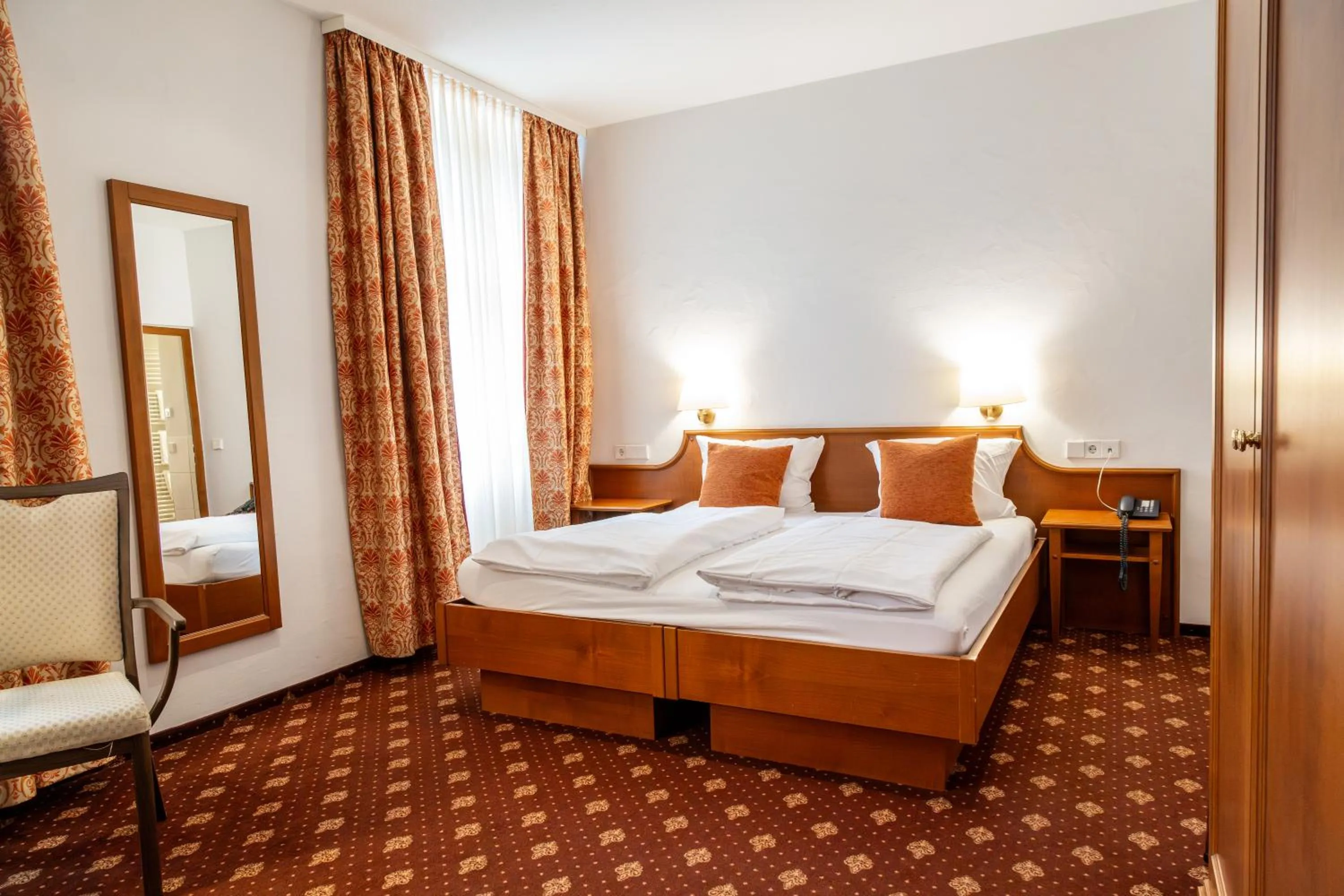 Photo of the whole room, Bed in Hotel Hofgut Sternen - Ravennaschlucht