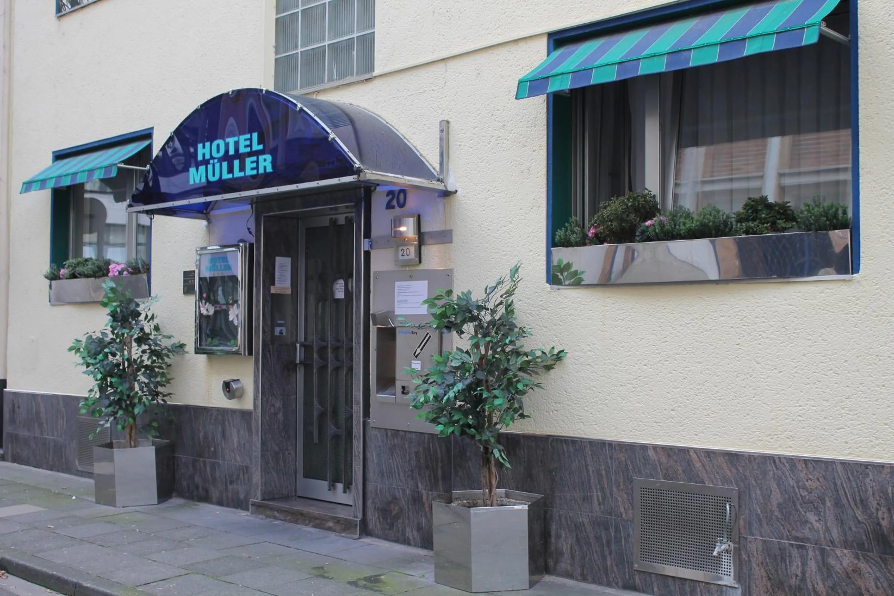 Facade/entrance in Hotel Müller Köln