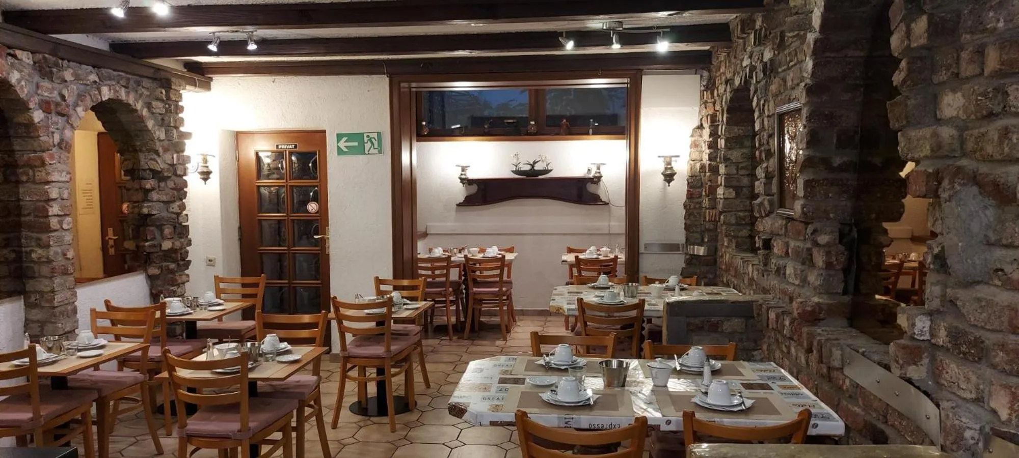 Restaurant/places to eat in Hotel Müller Köln