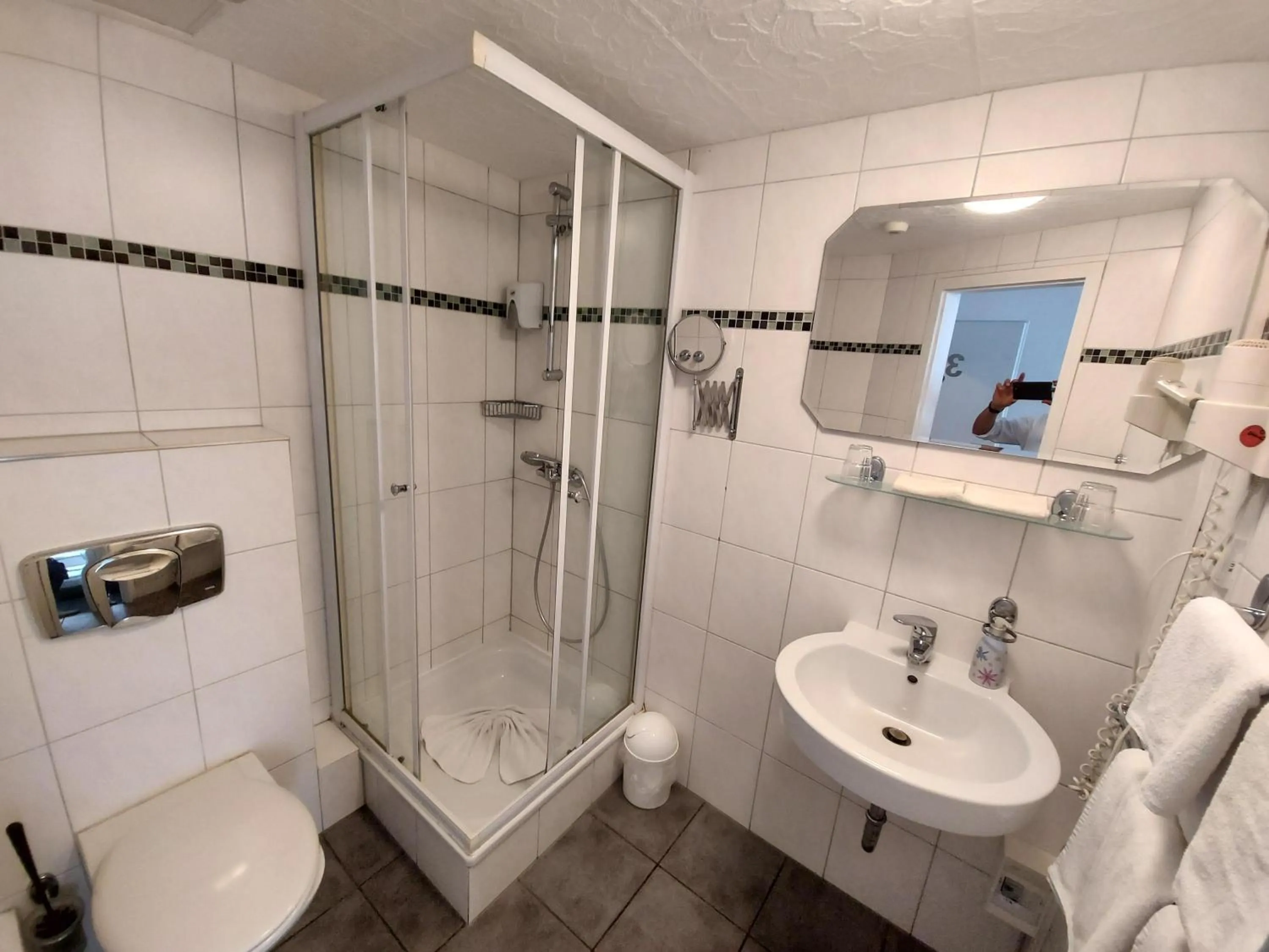 Shower in Hotel Müller Köln