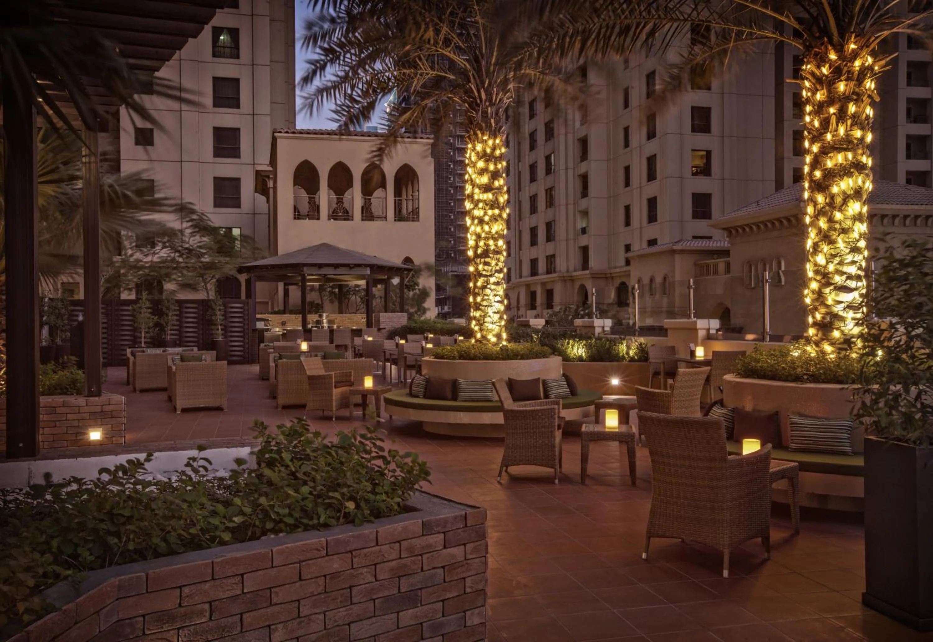 Food and drinks in Amwaj Rotana, Jumeirah Beach - Dubai