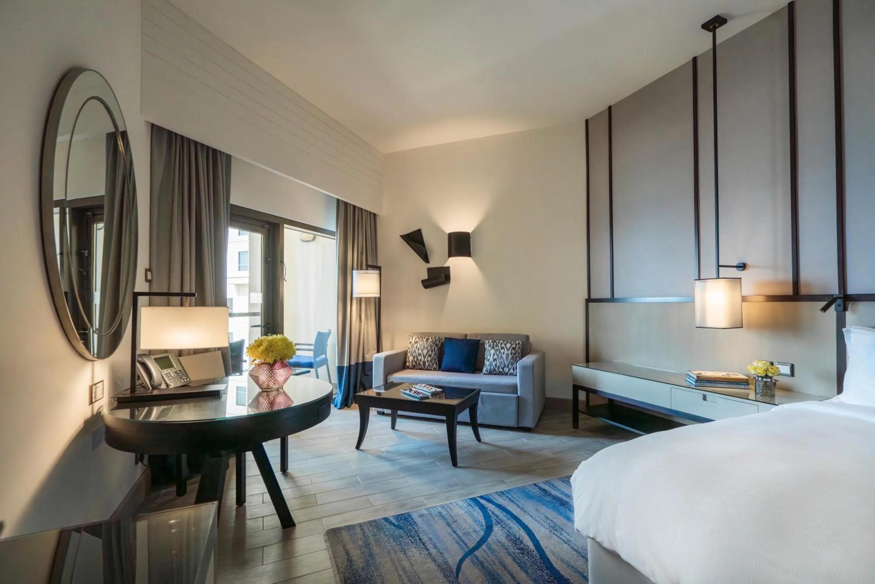 Bedroom, Bed in Amwaj Rotana, Jumeirah Beach - Dubai