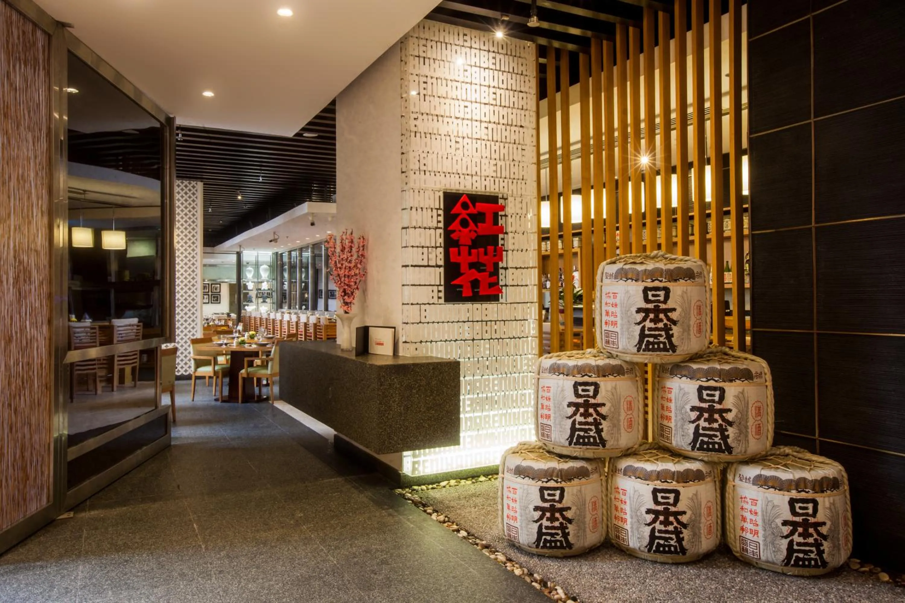 Restaurant/places to eat in Amwaj Rotana, Jumeirah Beach - Dubai