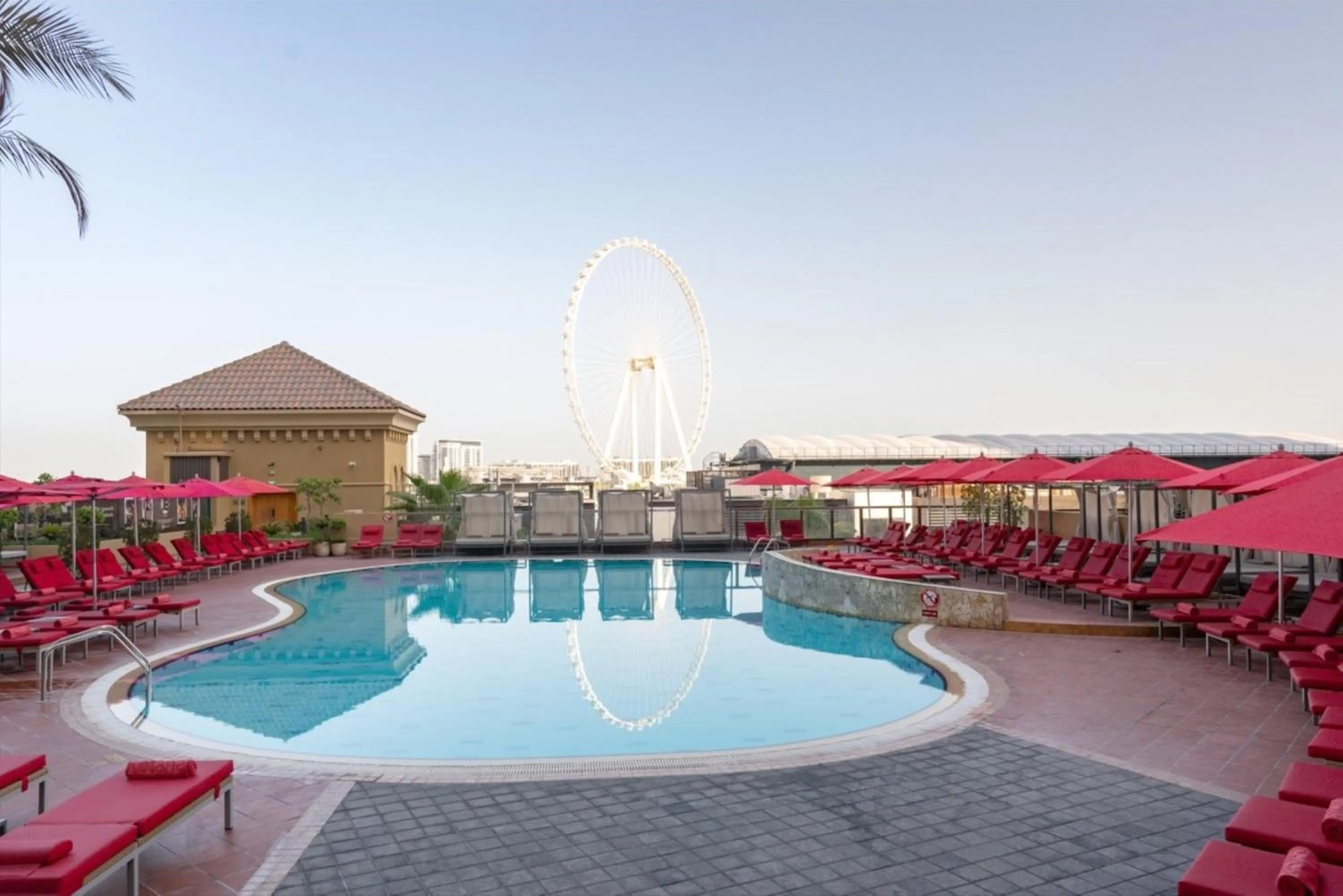 Swimming pool in Amwaj Rotana, Jumeirah Beach - Dubai