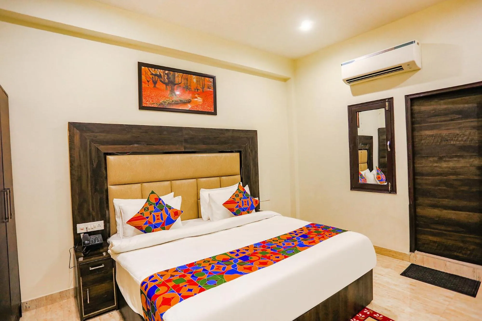 Bed in FabHotel The Kiara Near IGI Delhi Airport