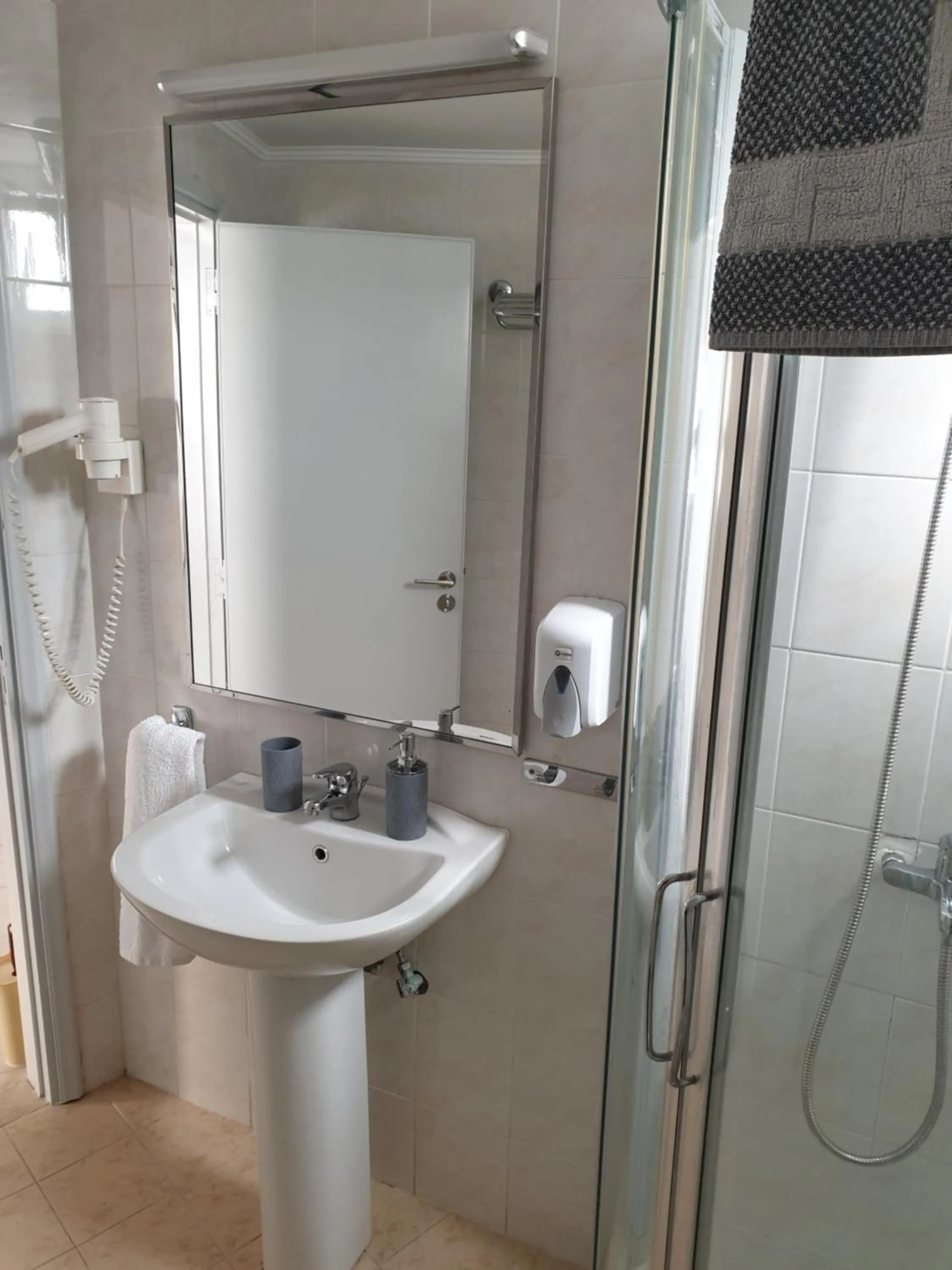 Shower in BLUE EYES APARTMENTS