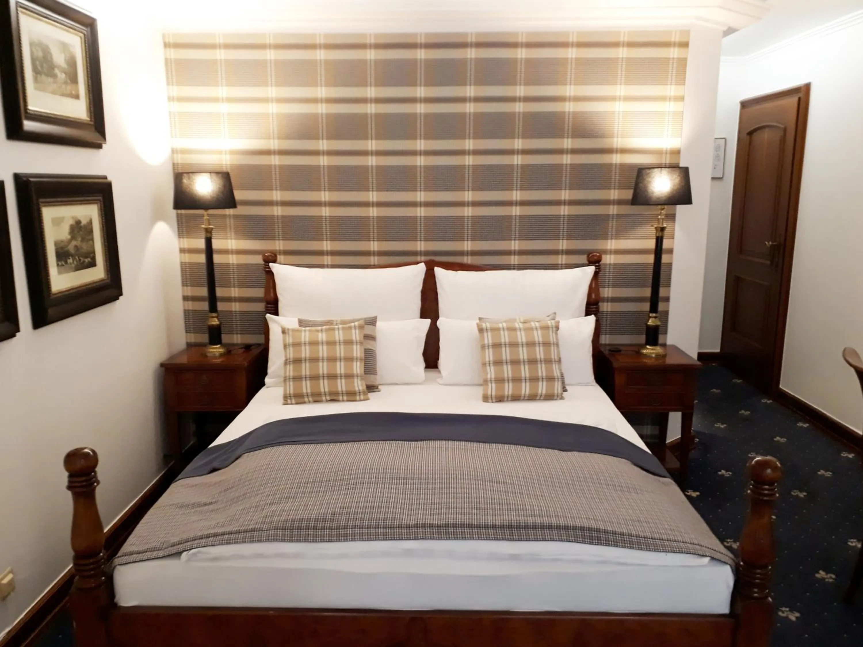 Photo of the whole room, Bed in Hotel Windsor