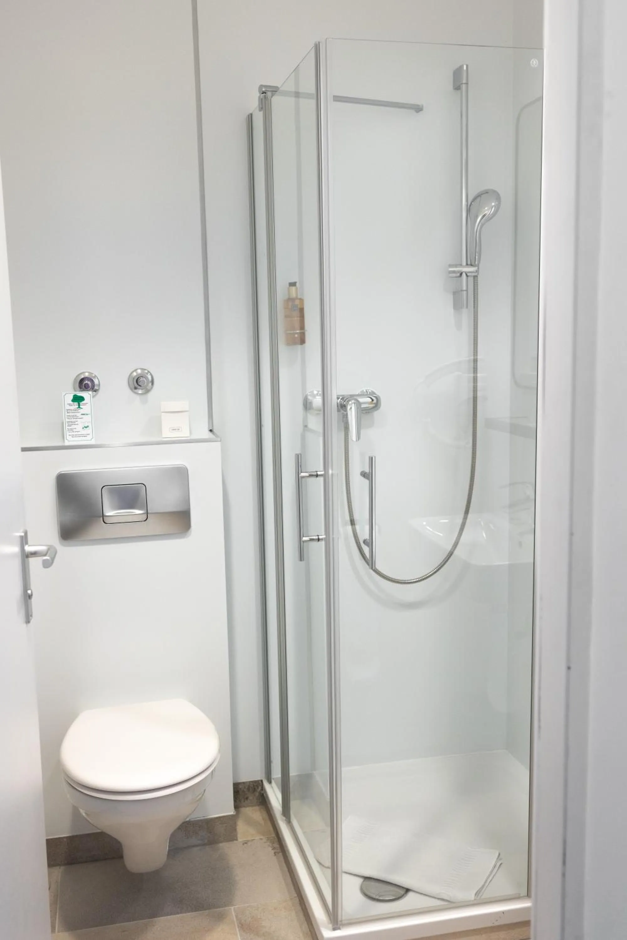 Shower in Hotel Kübler