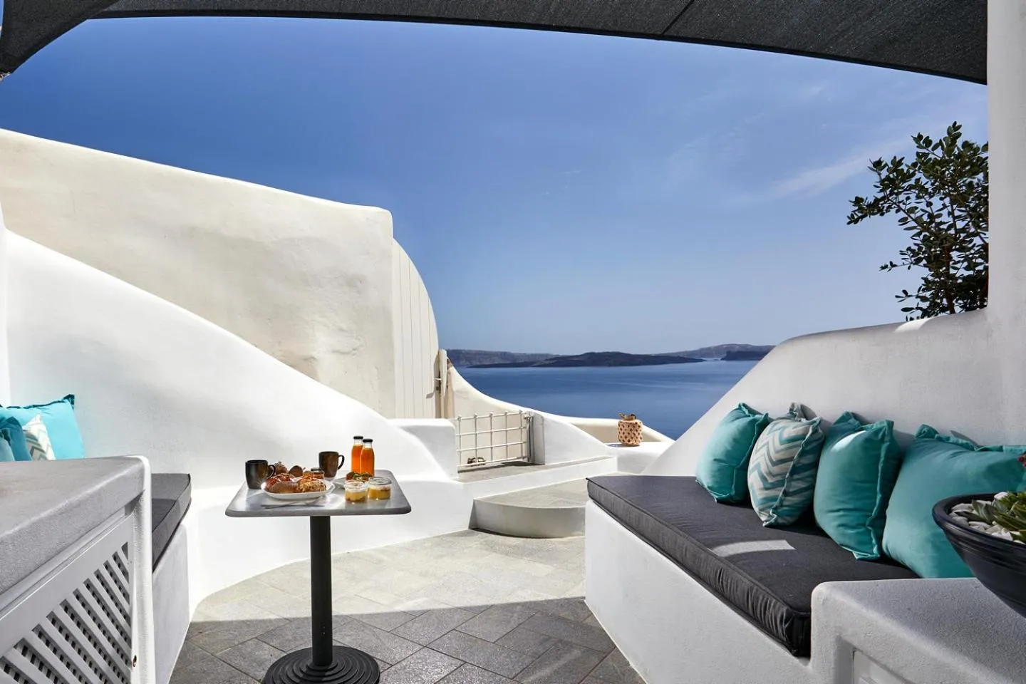 Patio in Blue Art Caves