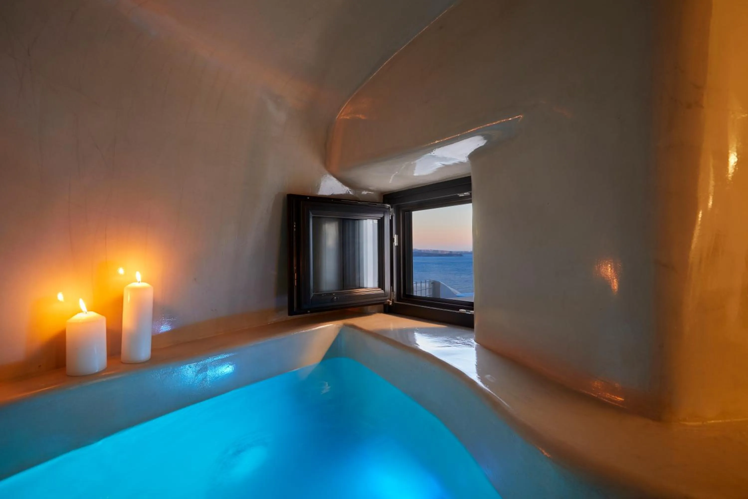 Hot Tub in Blue Art Caves