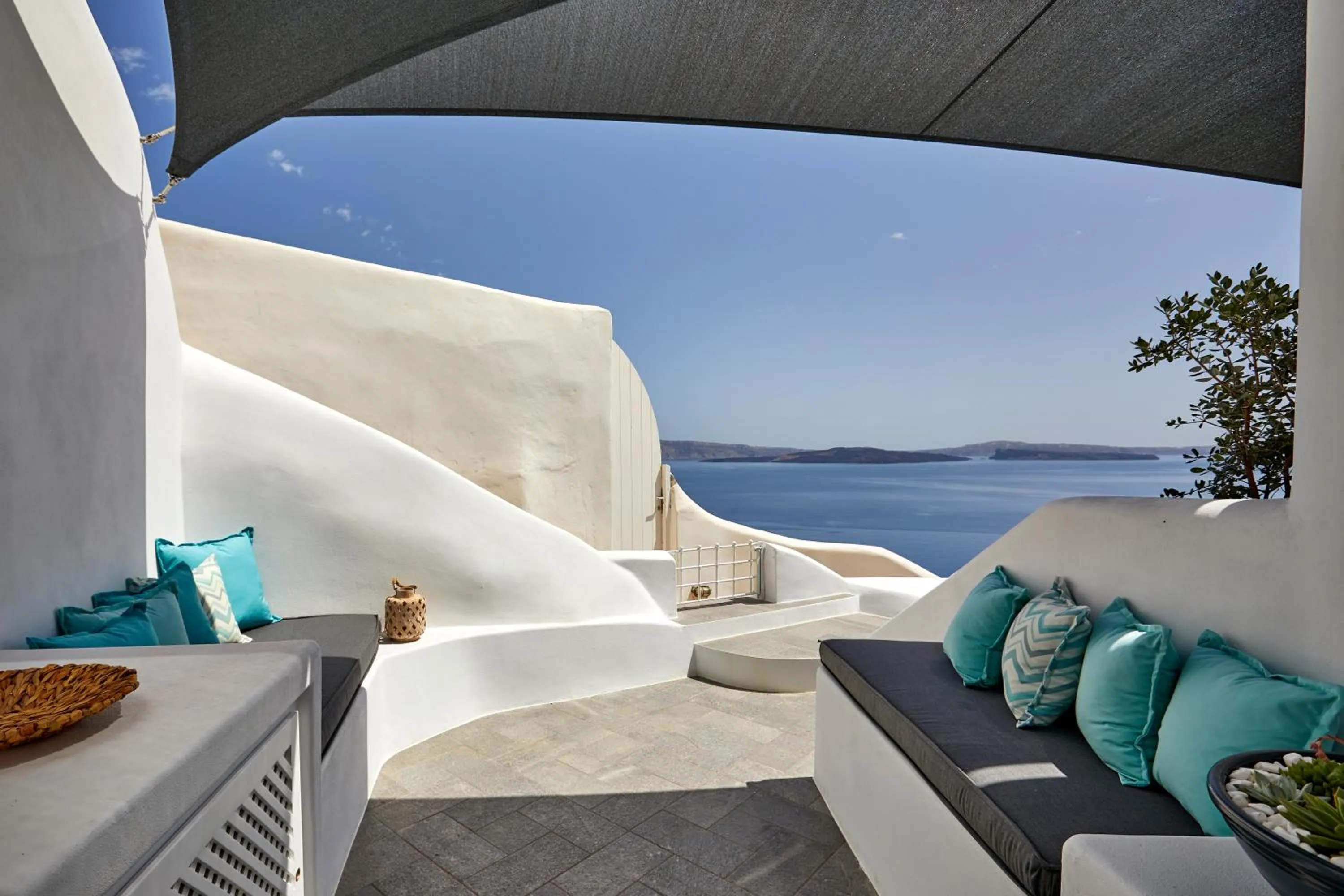 Day in Blue Art Caves