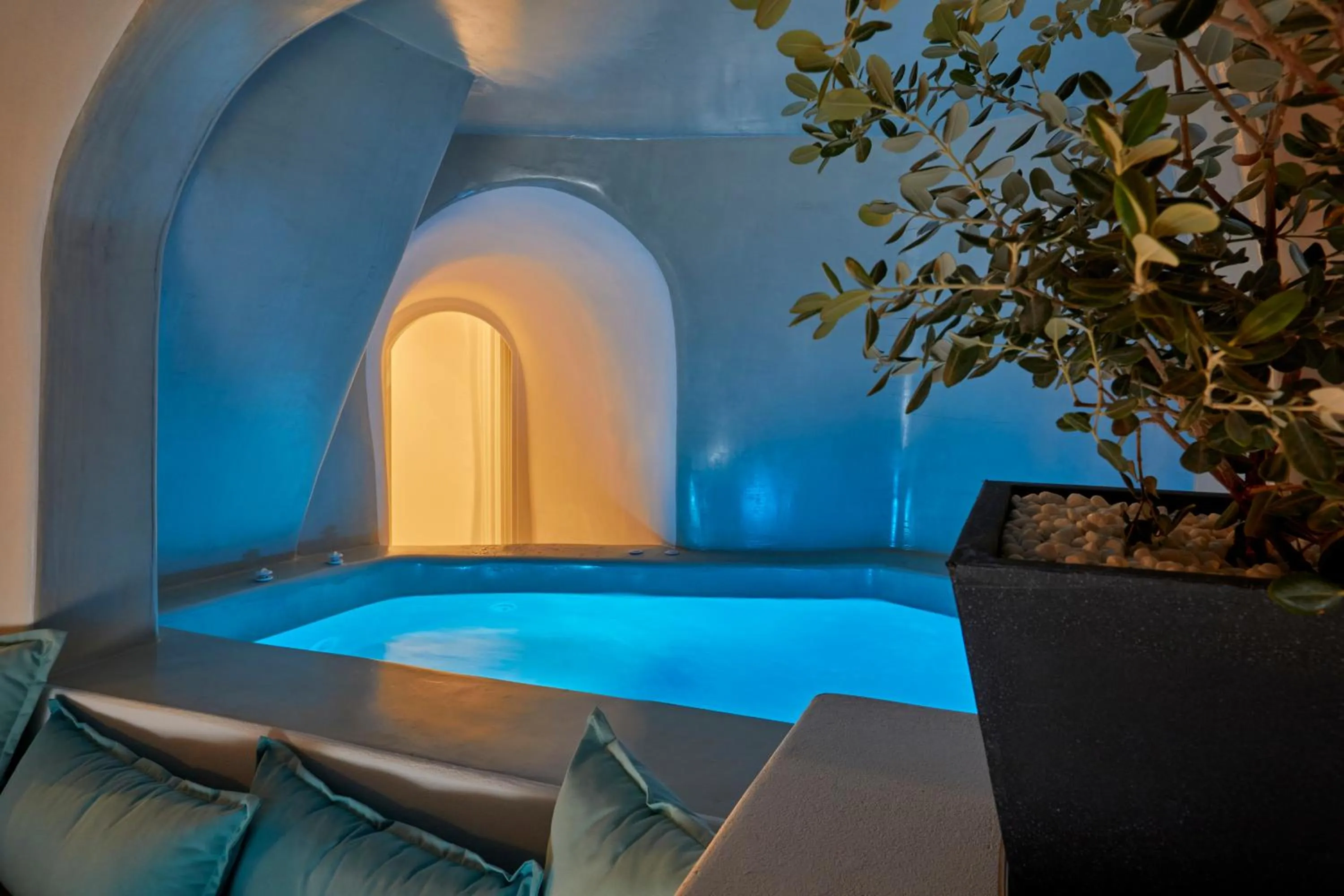 Hot Tub in Blue Art Caves