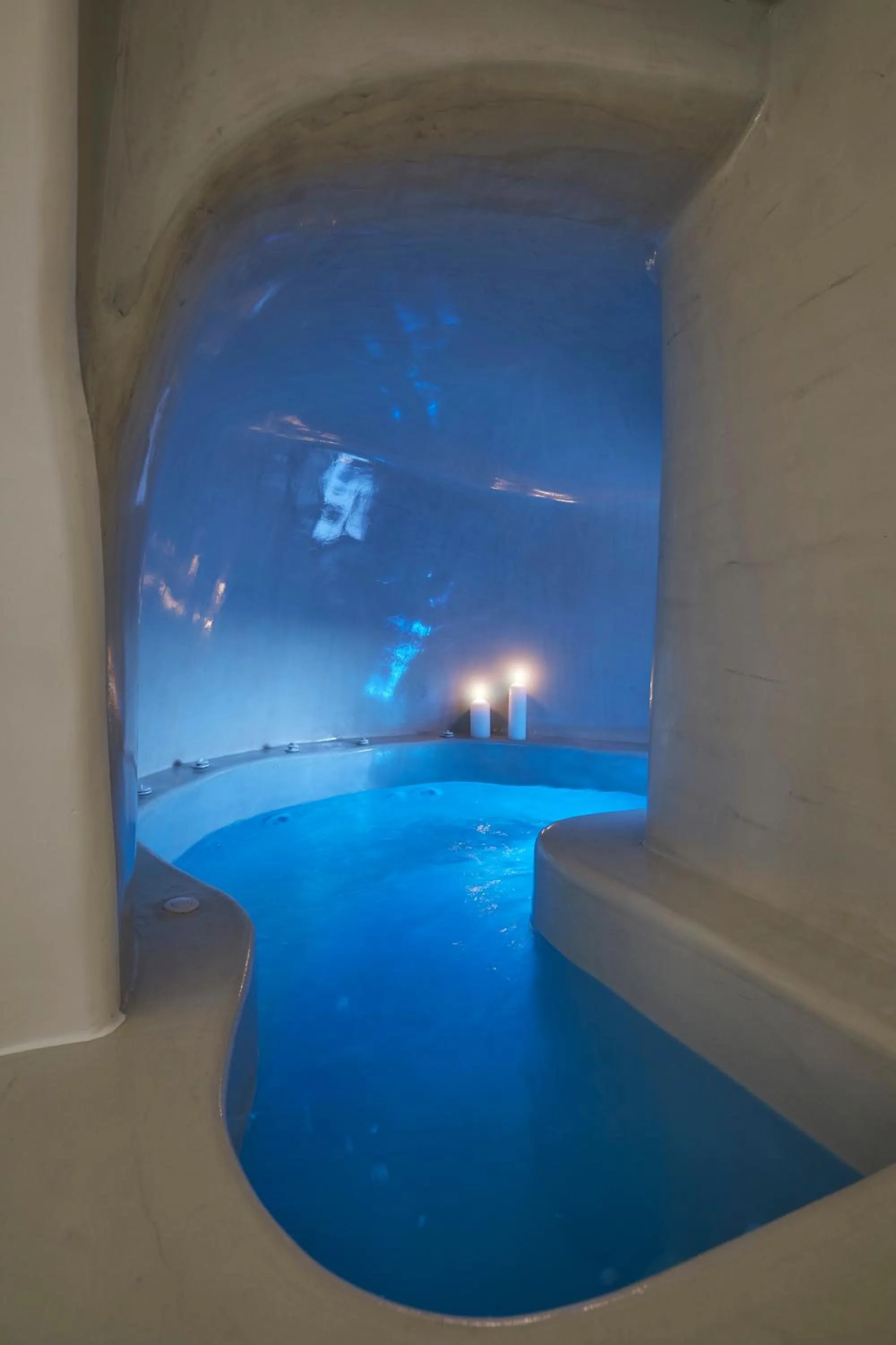 Hot Tub in Blue Art Caves