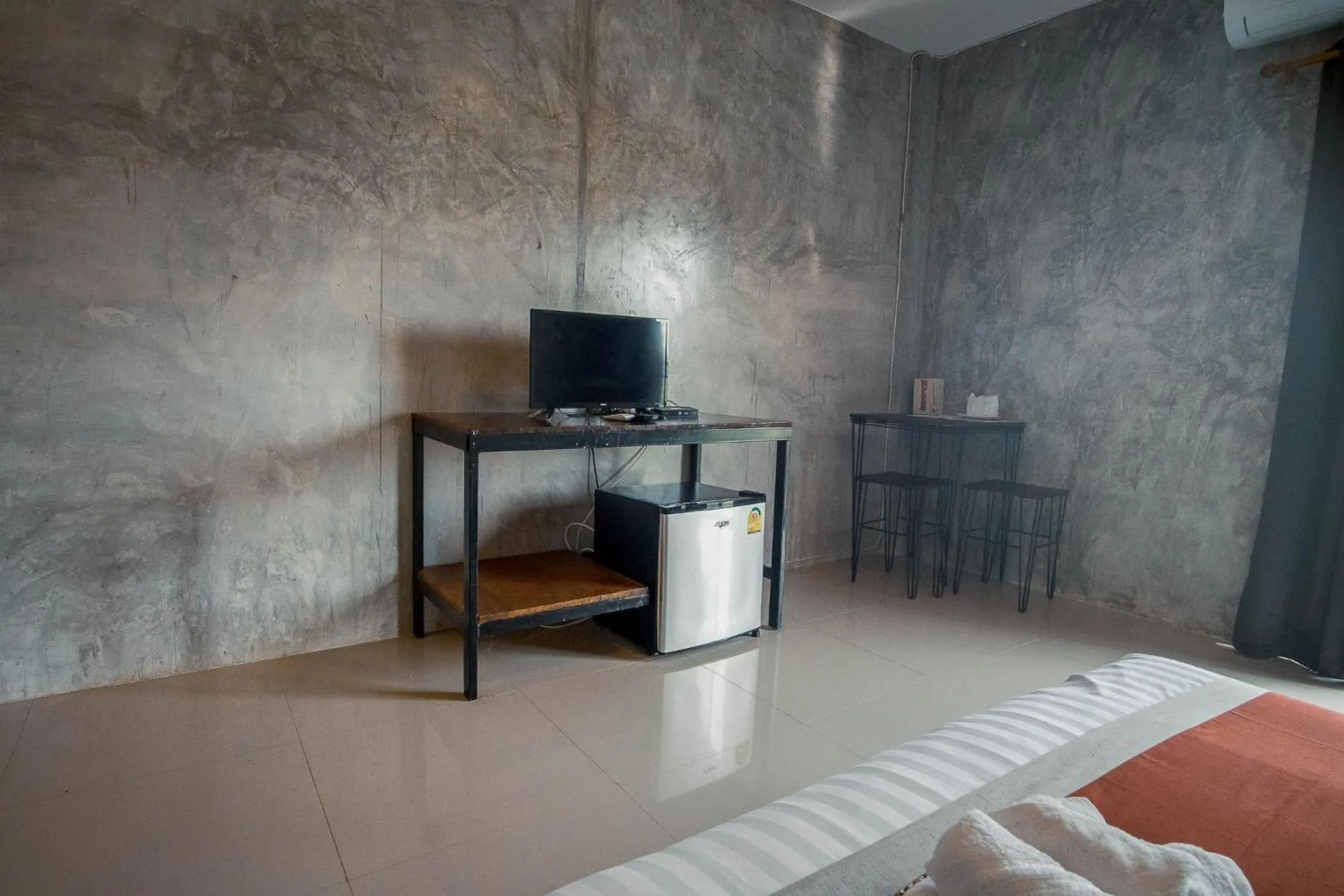 TV and multimedia, Bed in Long Lake Resort