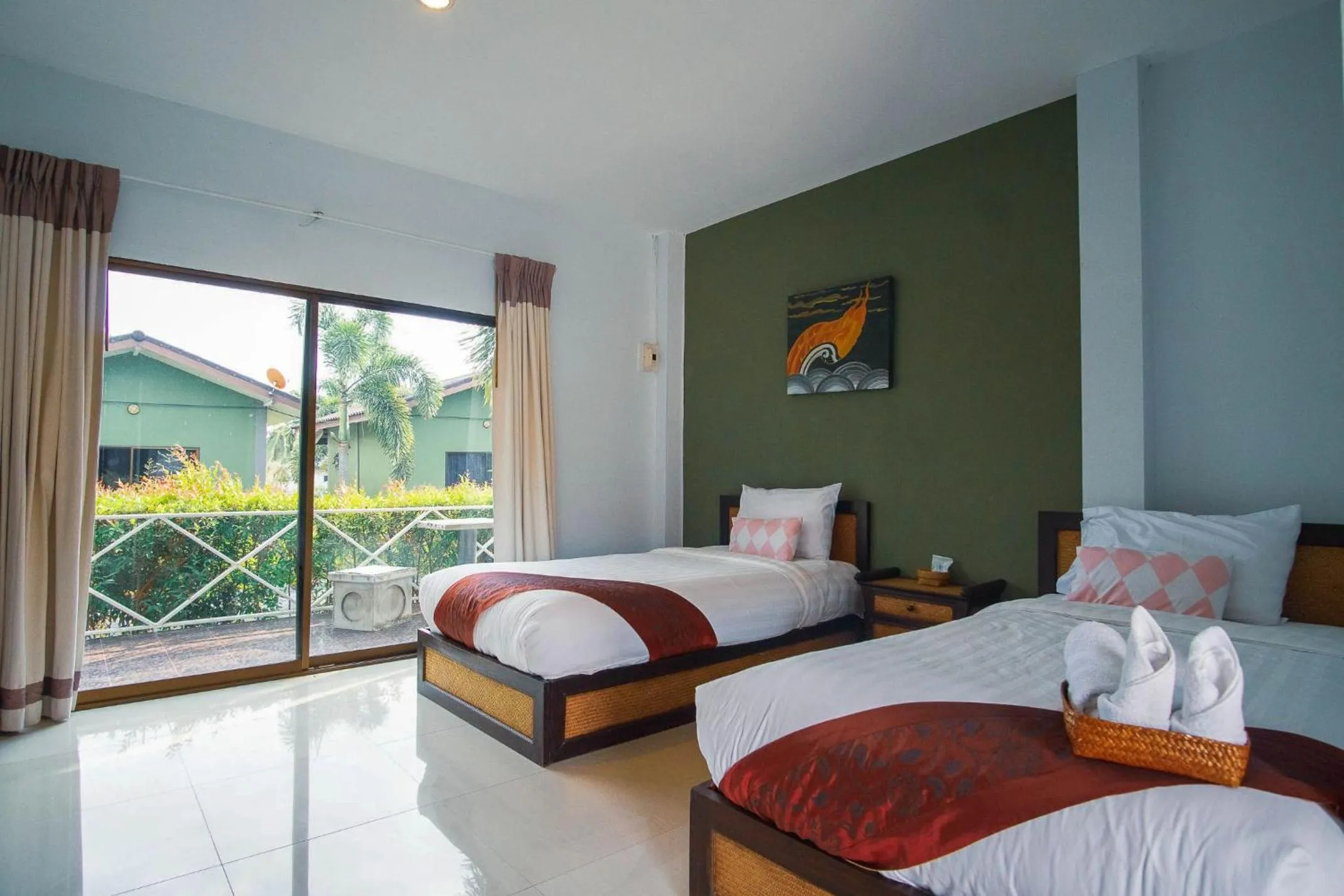 Photo of the whole room, Bed in Long Lake Resort