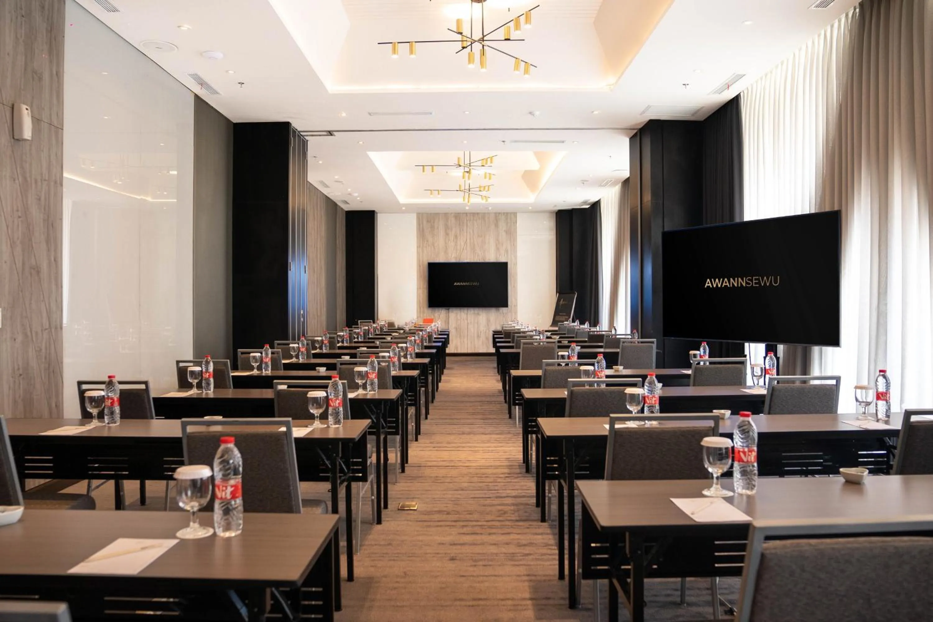 Meeting/conference room in Awann Sewu Boutique Hotel and Suite Semarang