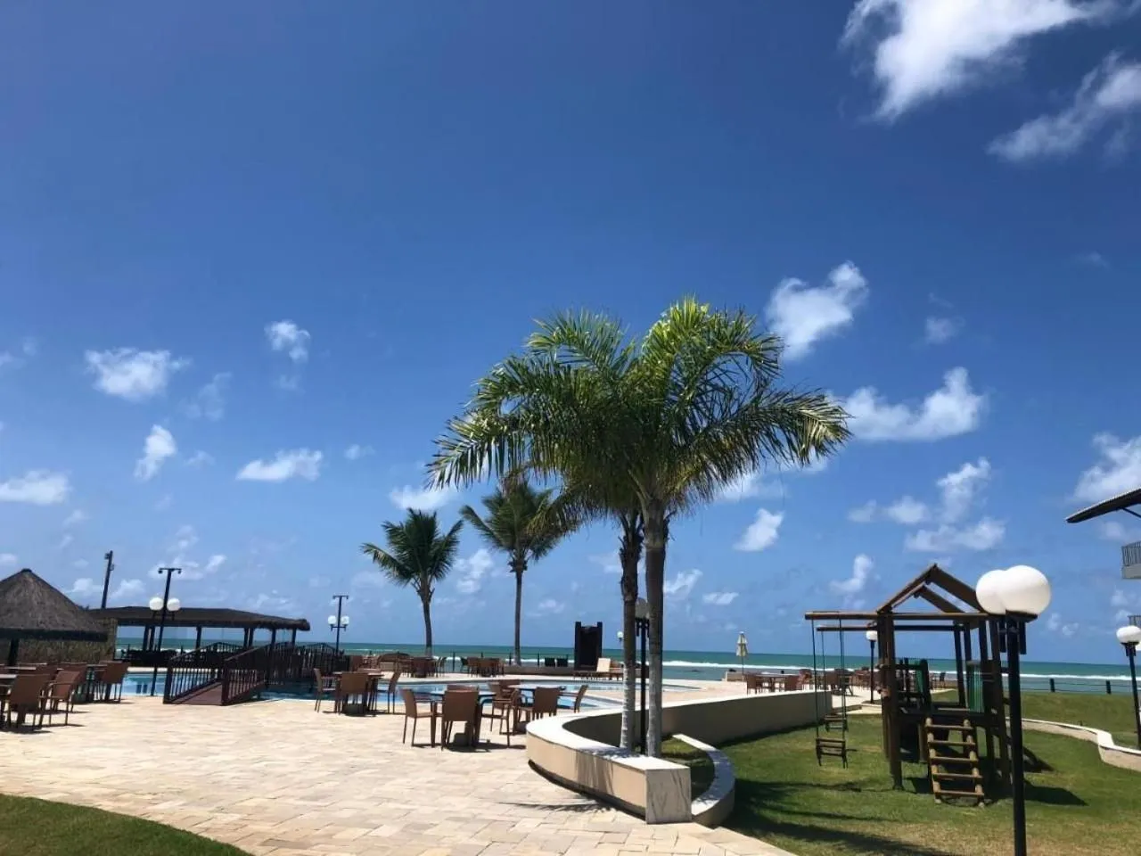 Pool view in Muro Alto Marupiara Suítes