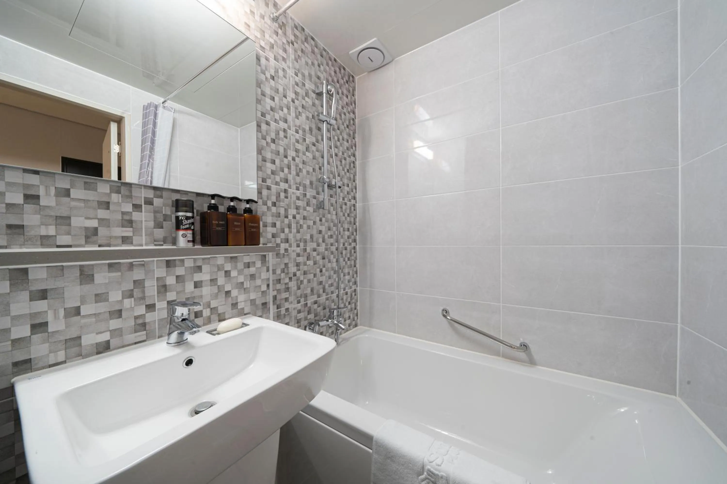 Bathroom in Best Western Asan Hotel