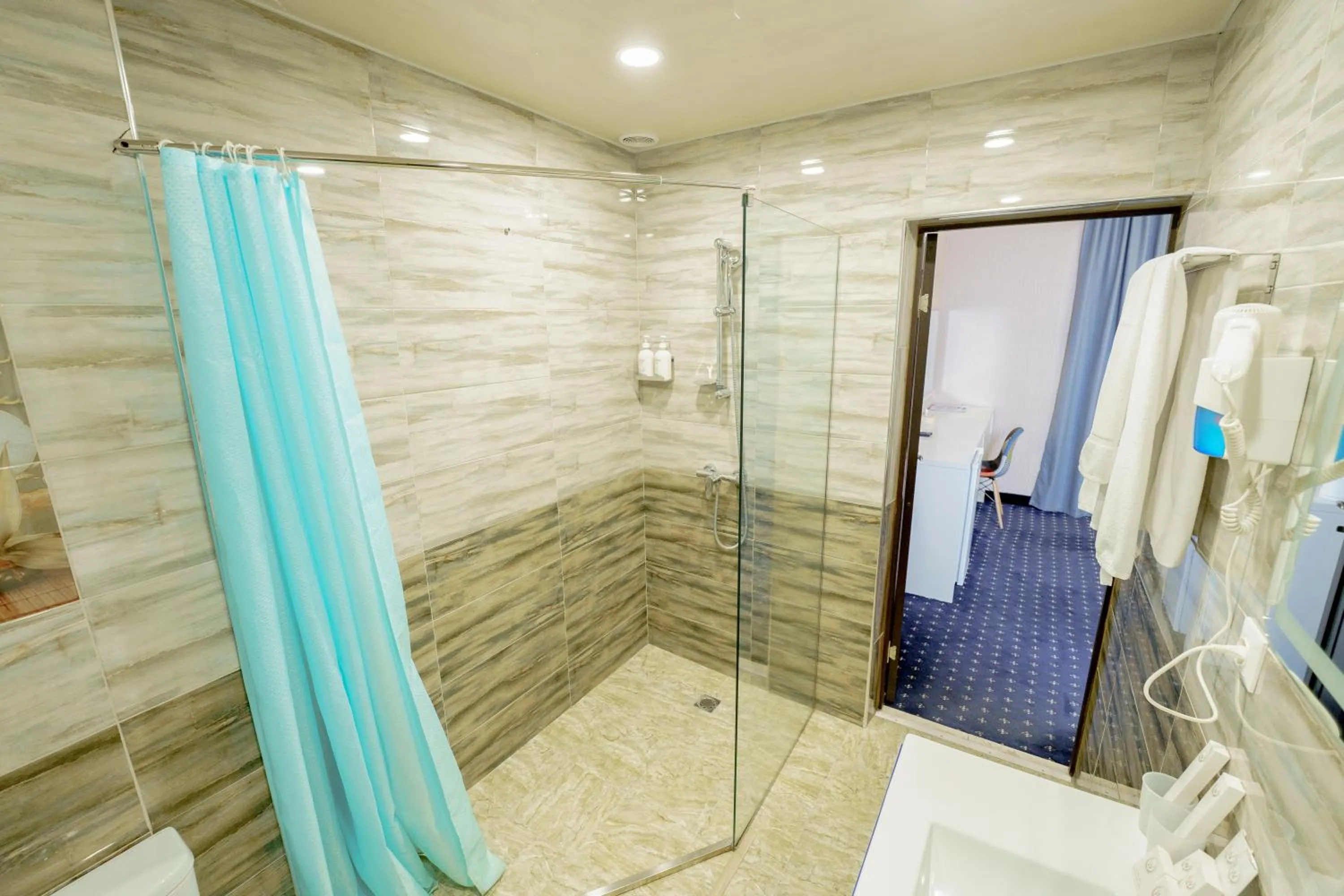 Bathroom in Welcome Inn Hotel