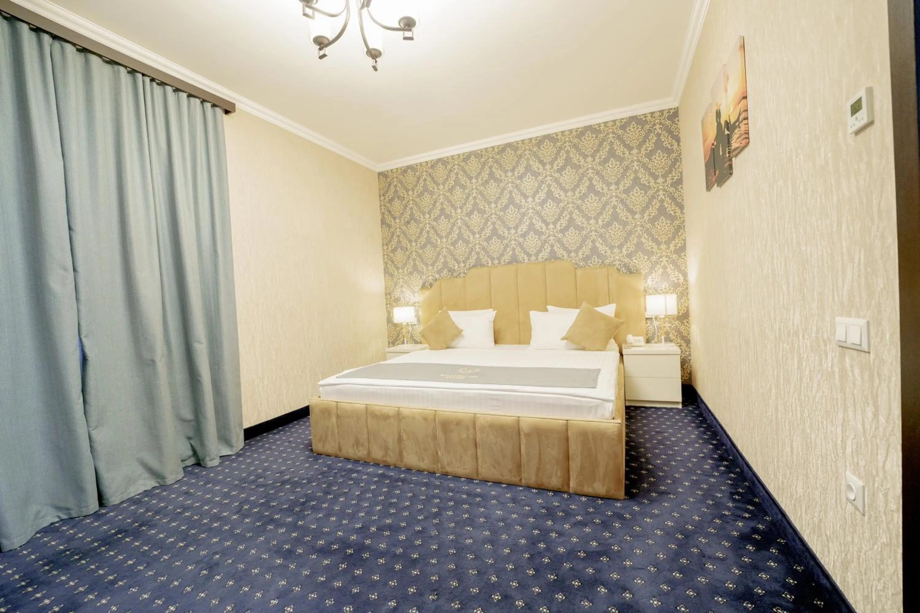 Bedroom, Bed in Welcome Inn Hotel