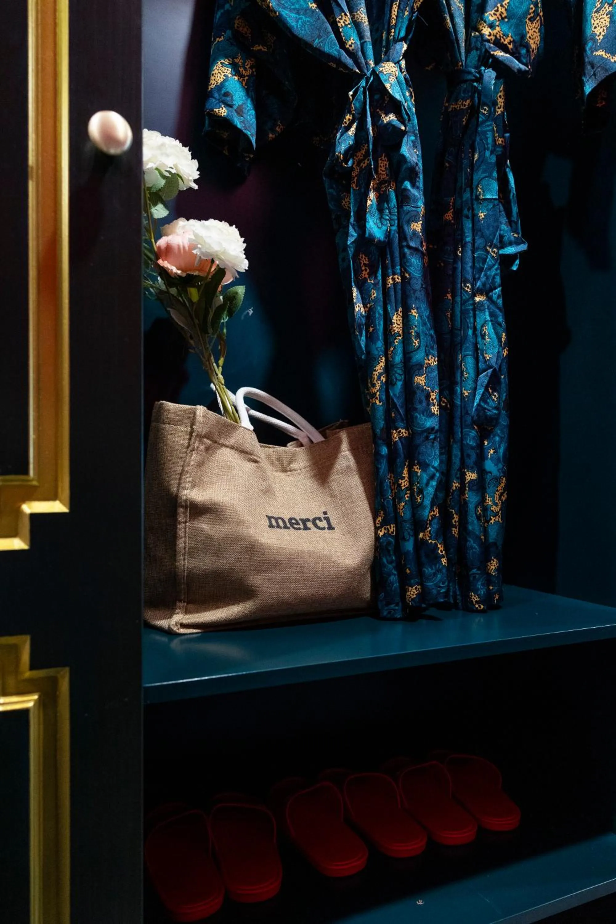 Decorative detail in Heritage Boutique Sierra Legend