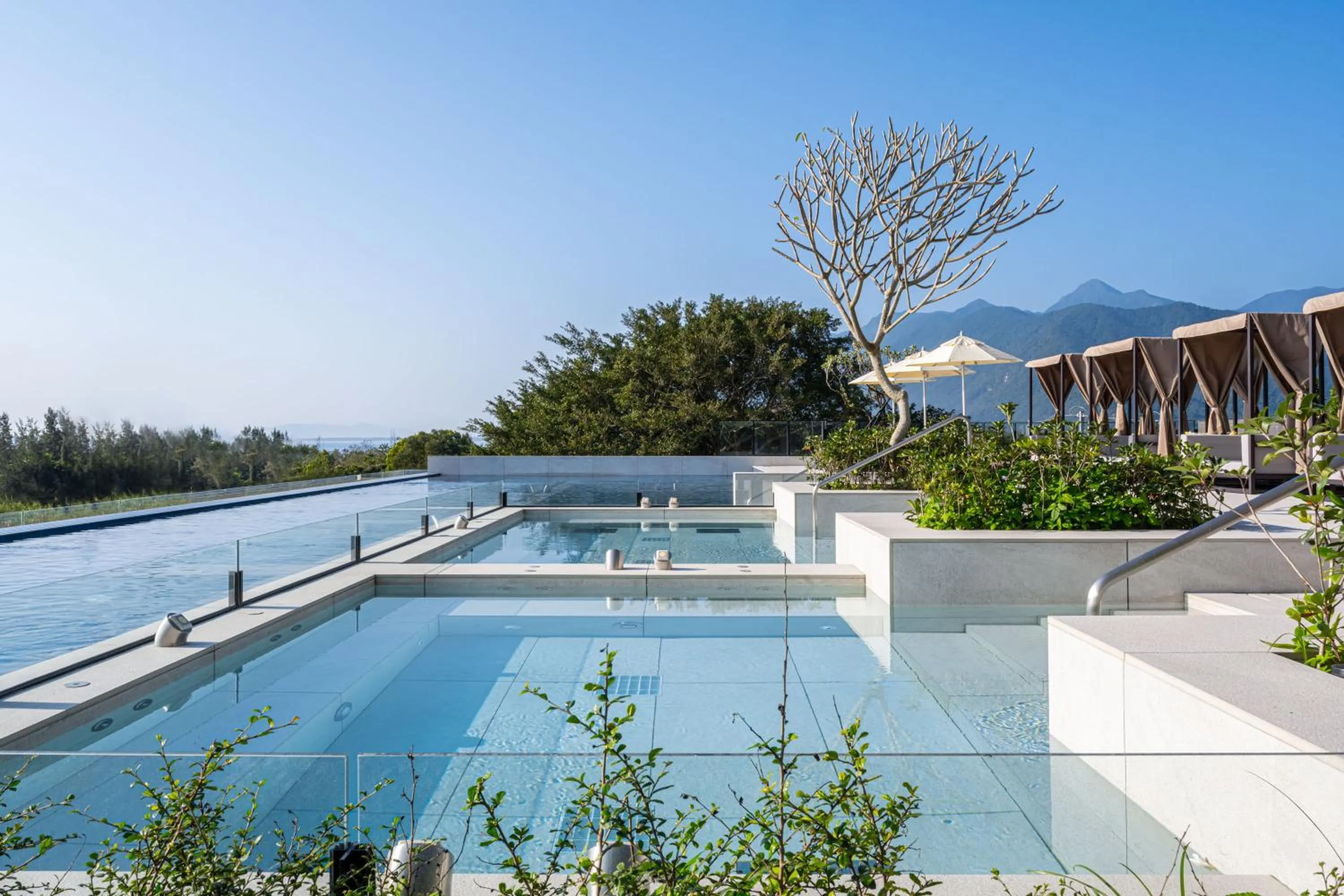 Swimming pool in Lakeshore Hotel Hualien Taroko