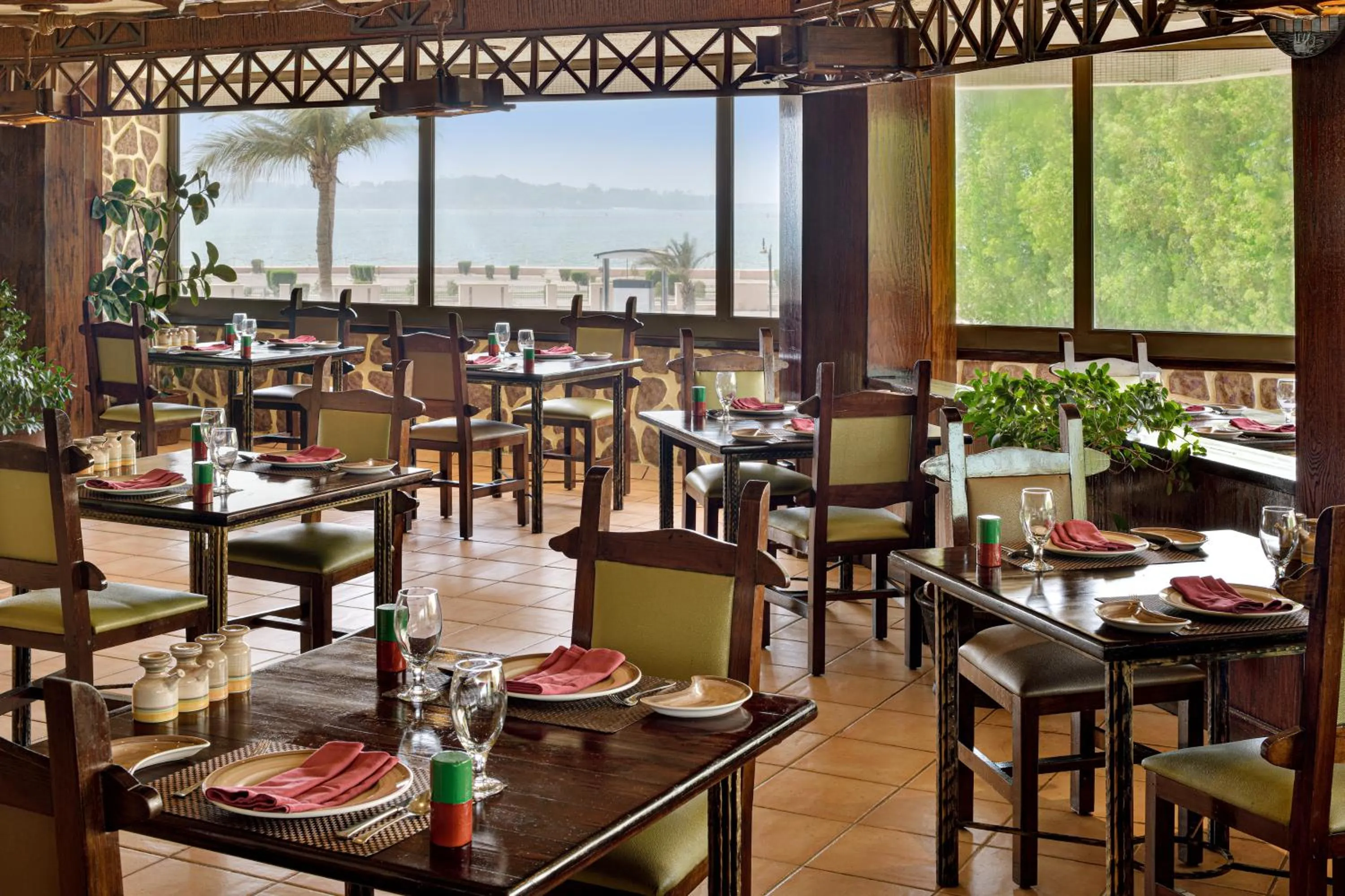 Restaurant/places to eat in Al Corniche