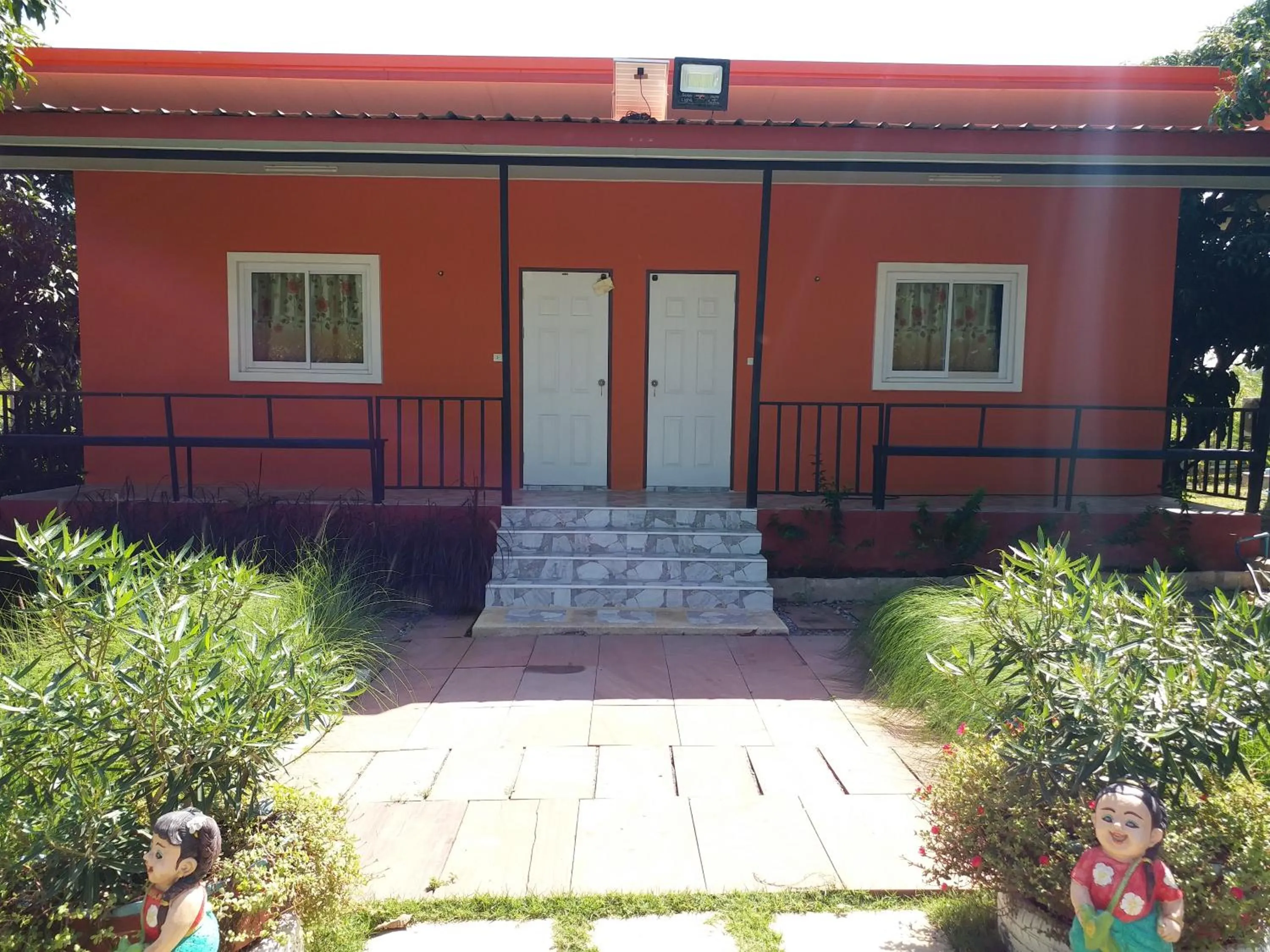 Facade/entrance in Baan Hin Sai Suay