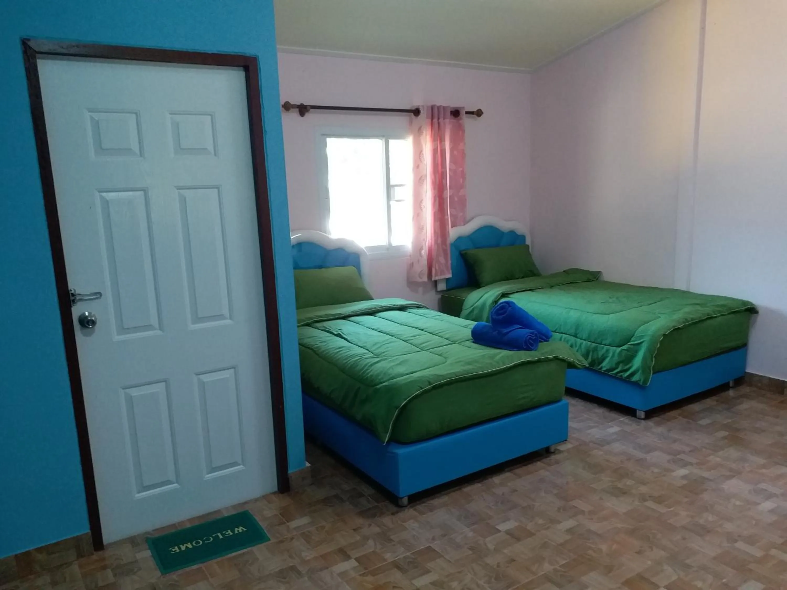 Photo of the whole room, Bed in Baan Hin Sai Suay