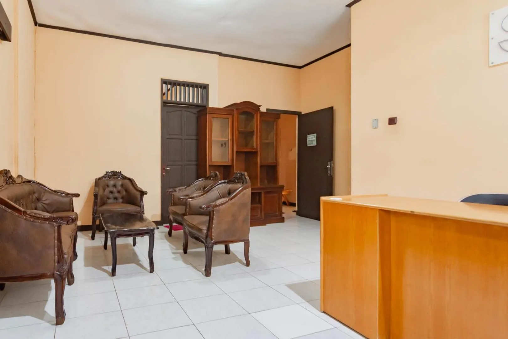 Lobby or reception in Shofy Guest House Mitra RedDoorz