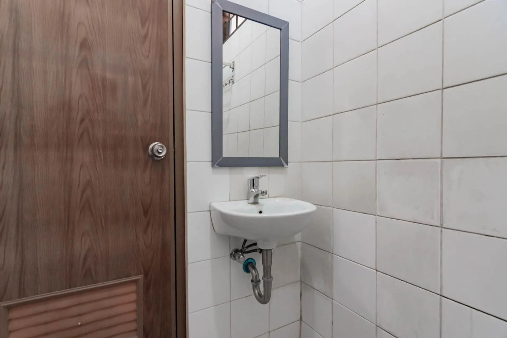 Bathroom in Shofy Guest House Mitra RedDoorz