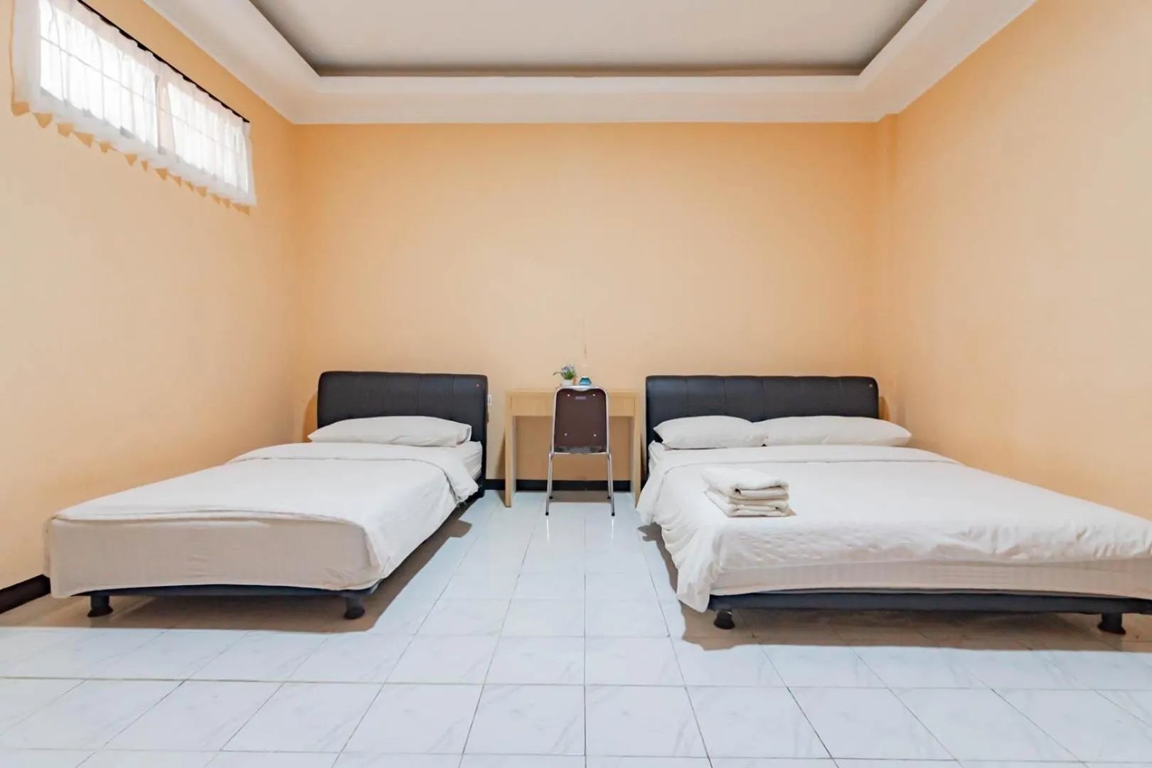 Bedroom, Bed in Shofy Guest House Mitra RedDoorz