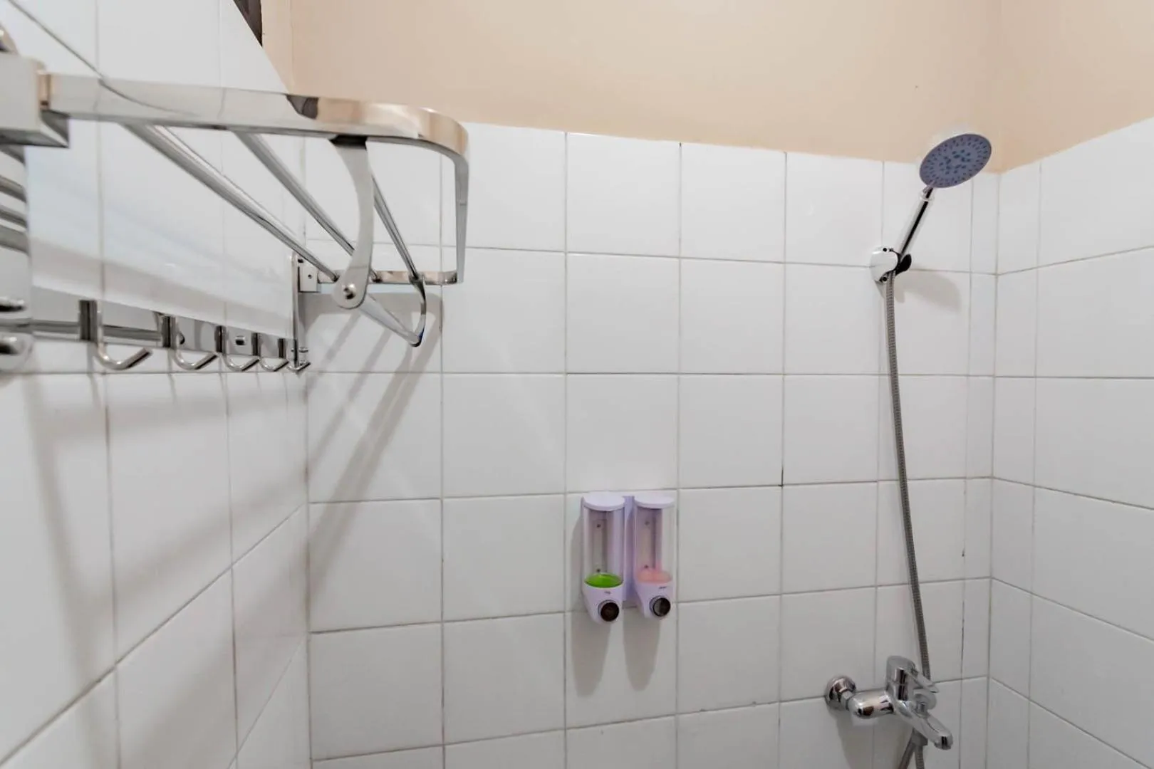 Bathroom in Shofy Guest House Mitra RedDoorz