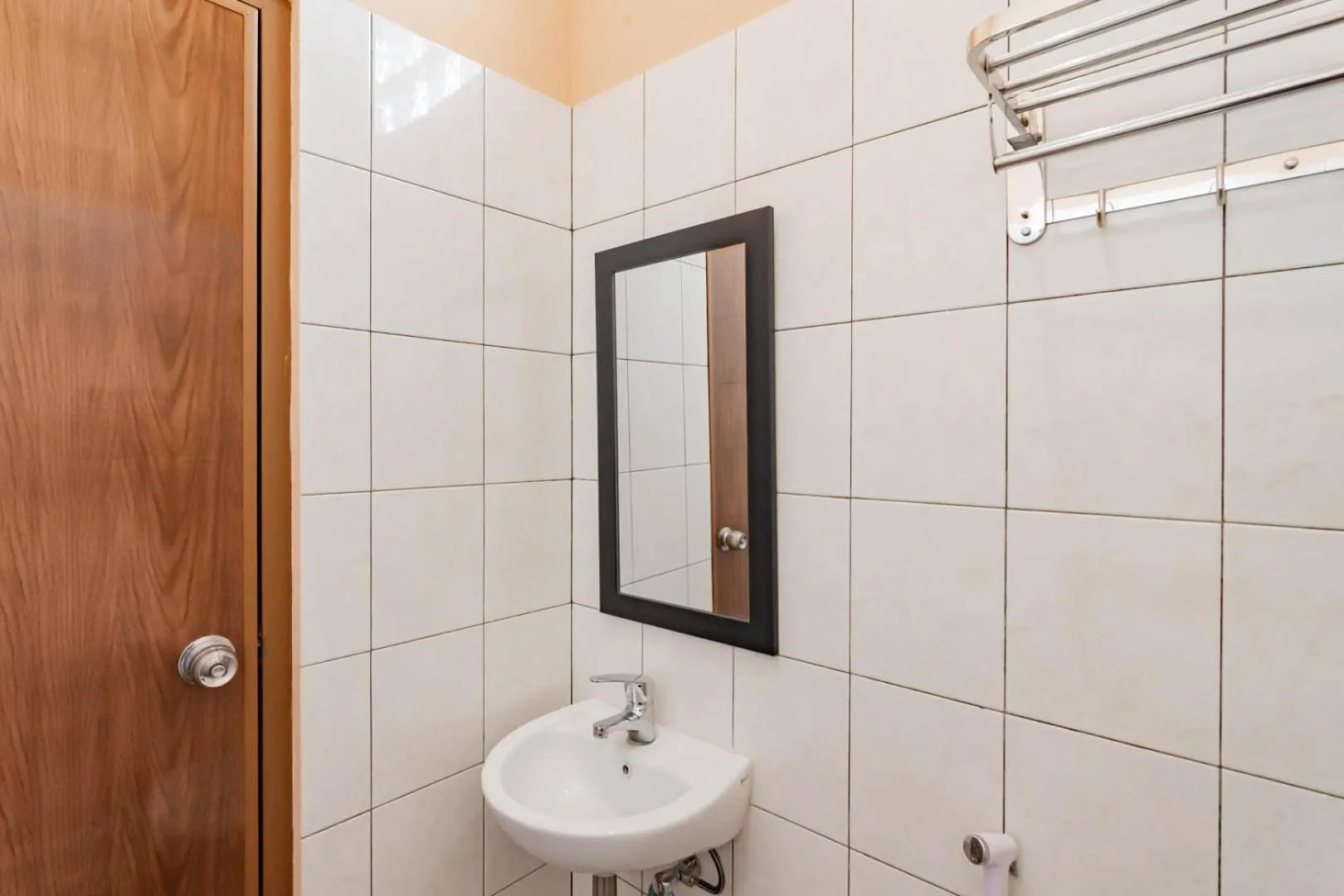 Bathroom in Shofy Guest House Mitra RedDoorz