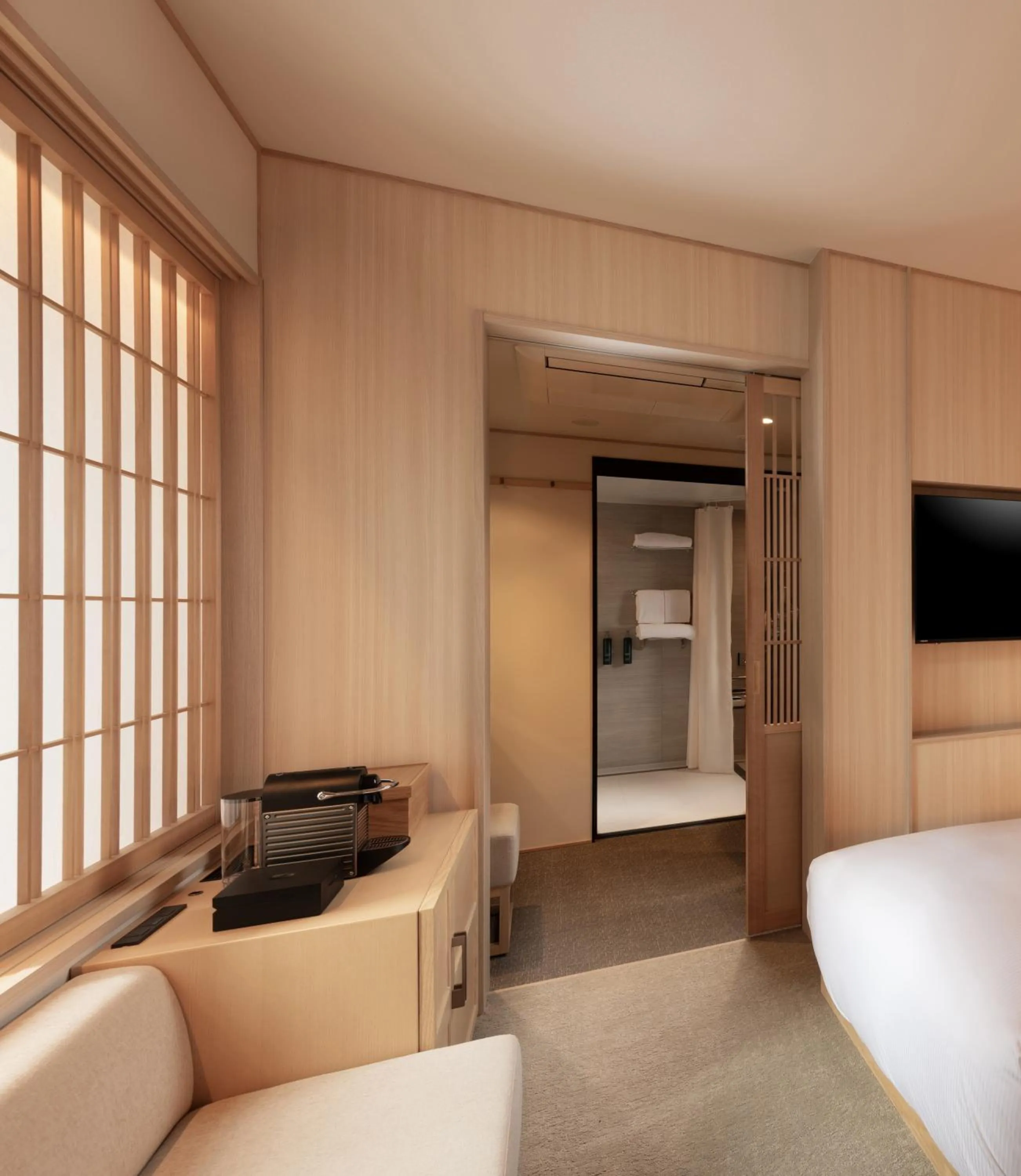 Photo of the whole room, Bed in DoubleTree by Hilton Kyoto Higashiyama